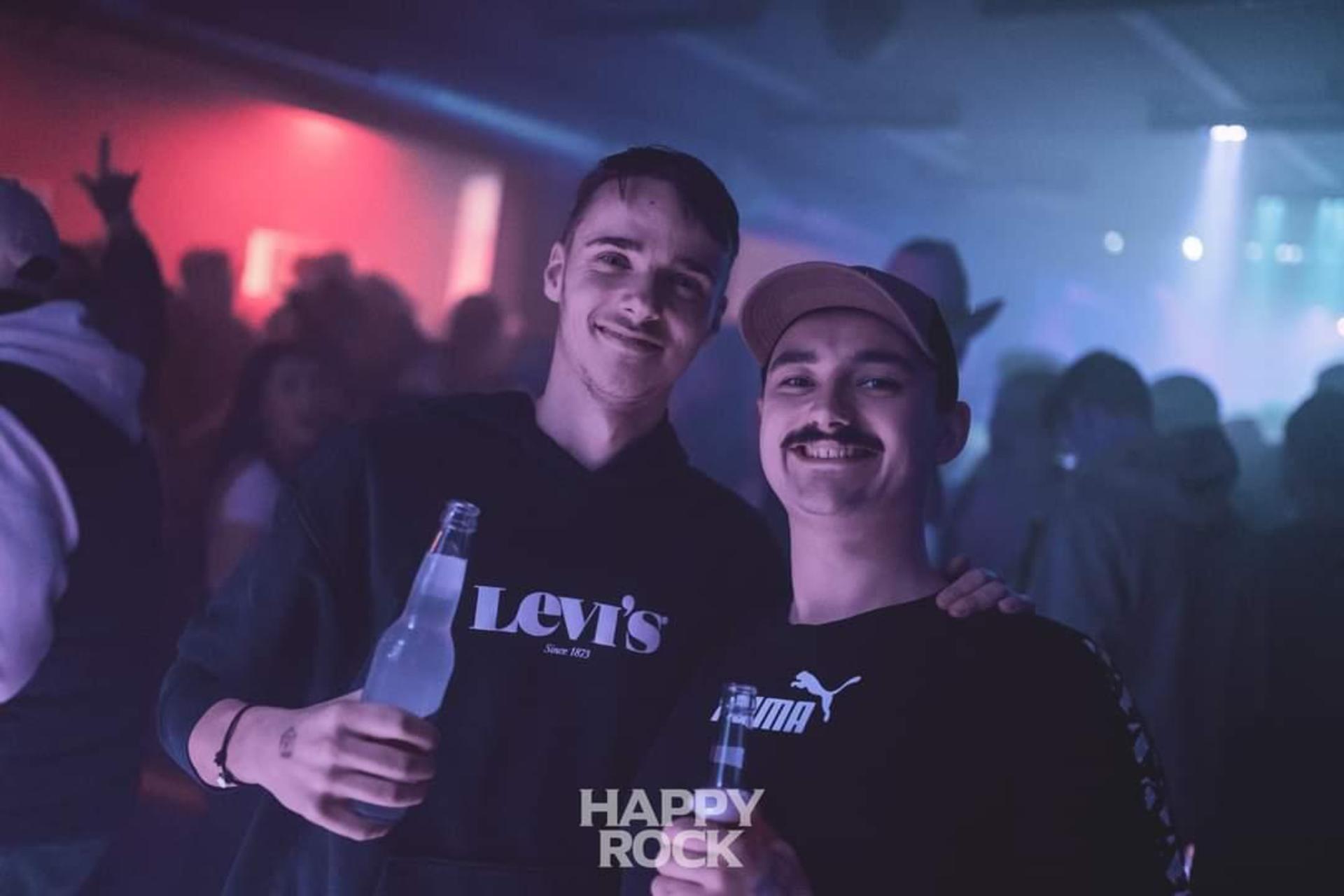 Kinkerlitzchen im Happy Rock. Feiern ab 16 bis die Wolken wieder lila sind dank Muttizettel! (Bild: Martin Sponsel)