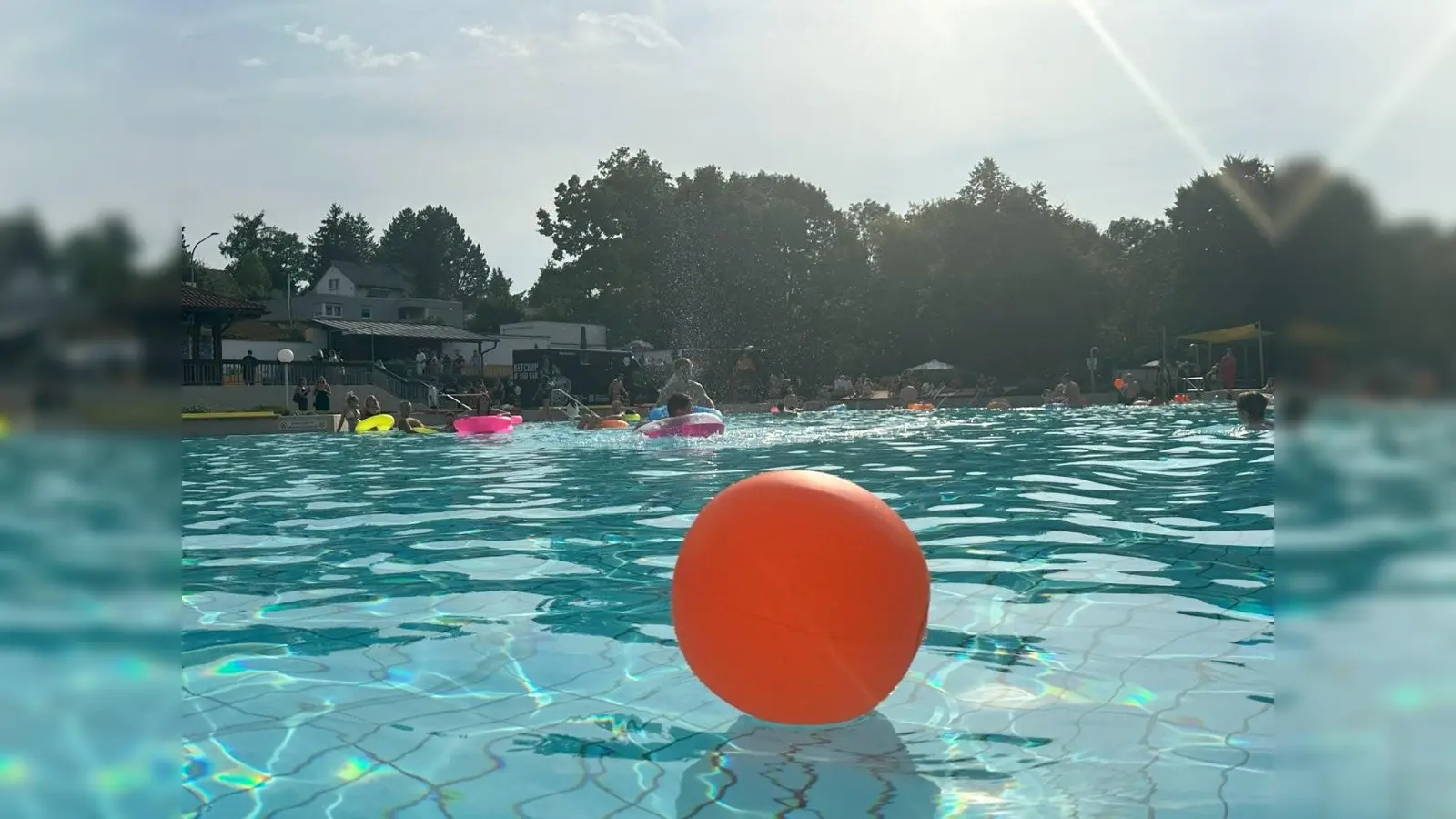 Nach der Saison ist vor der Saison – ab Mai können sich die Gäste des Hockermühlbads Amberg auf die neue Freibadesaison freuen (Bild: Karoline Gajeck-Scheuck)