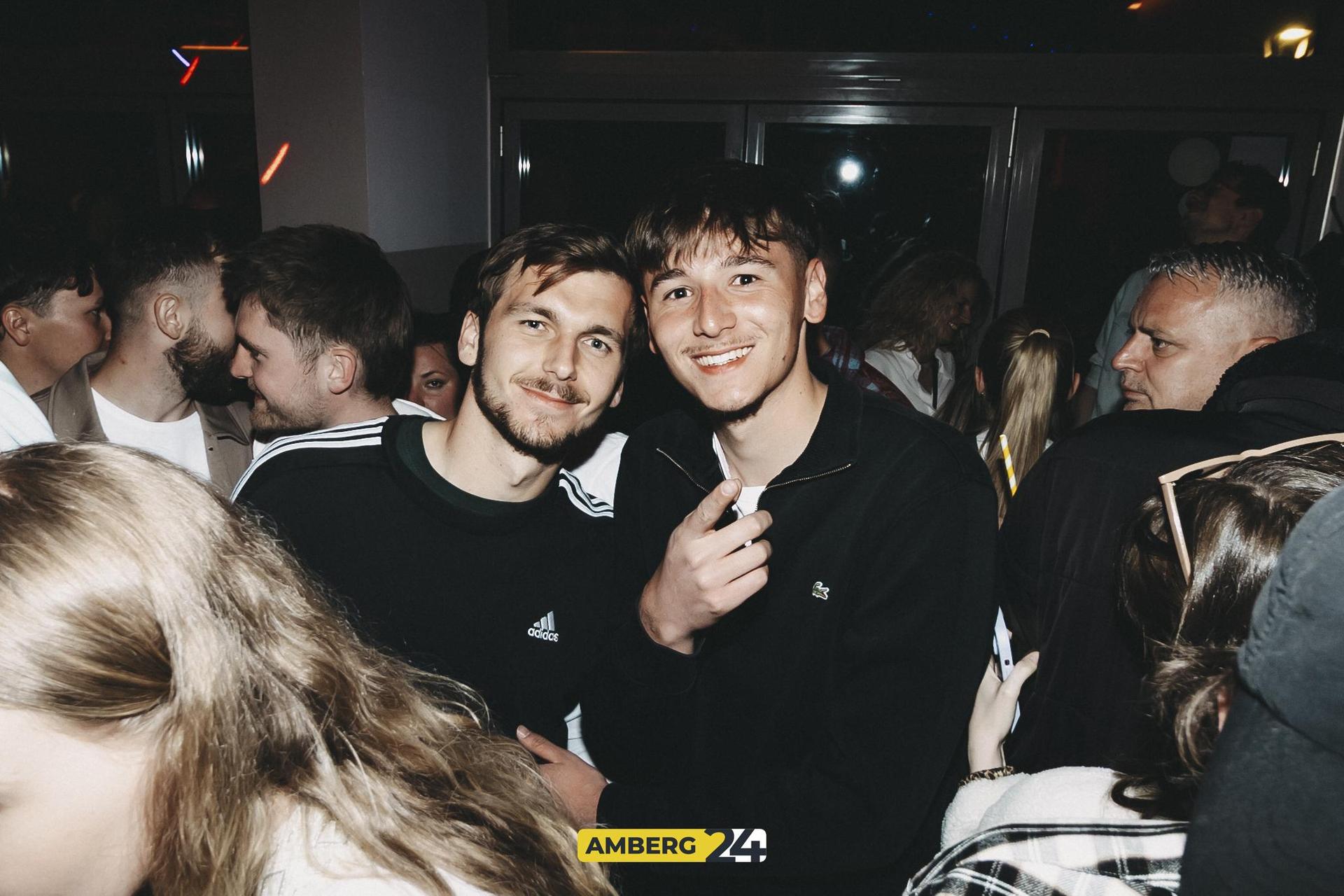 Im Colomba gab es am Samstag wieder etwas zu feiern. Die Club Rotation brachte die besten Hits seit den 90ern in die Bar. (Bild: Lolografie)