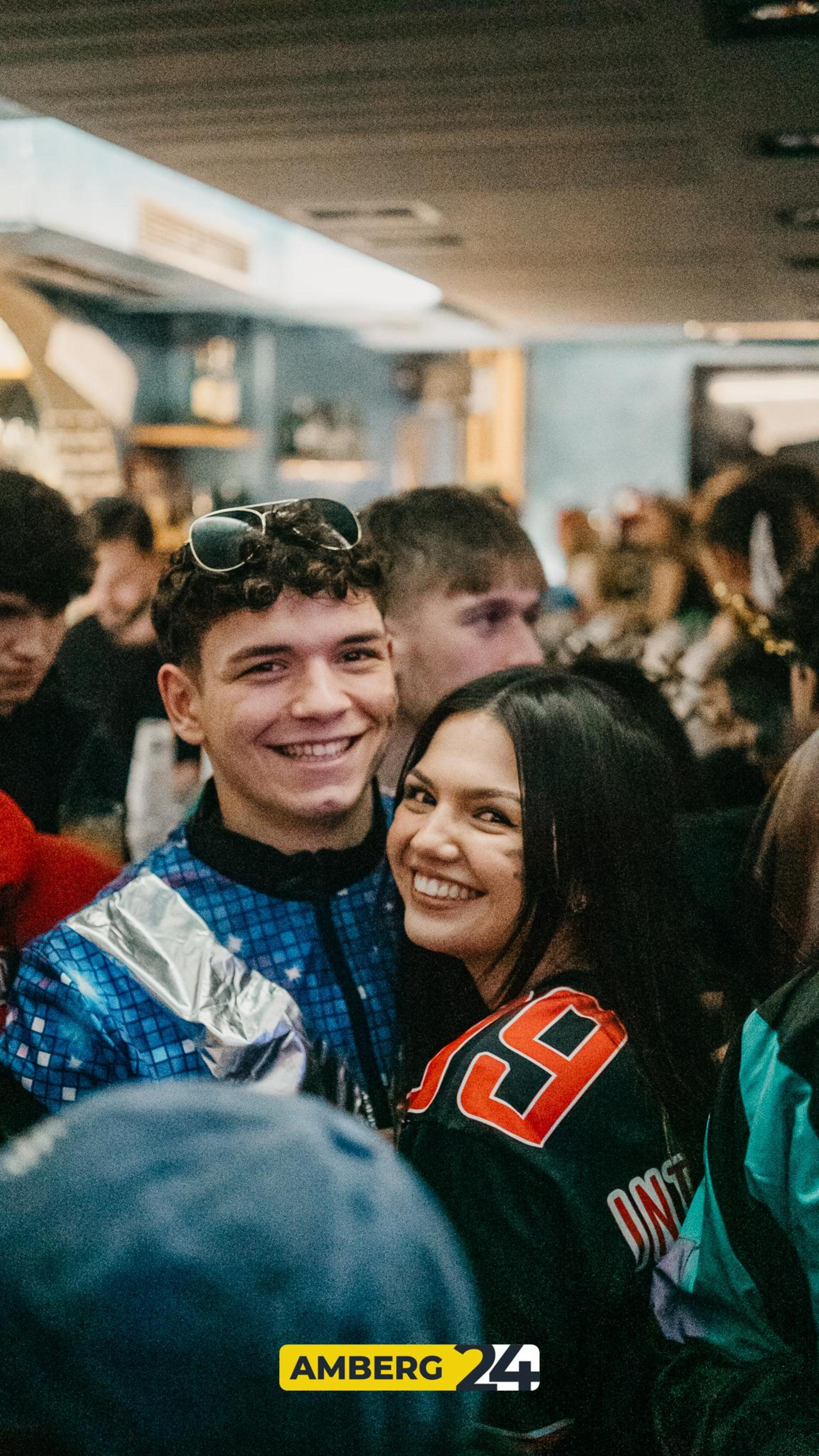 Auch im Blauen Haus waren am Donnerstag die Hexen los.  (Bild: Mario Donhauser)