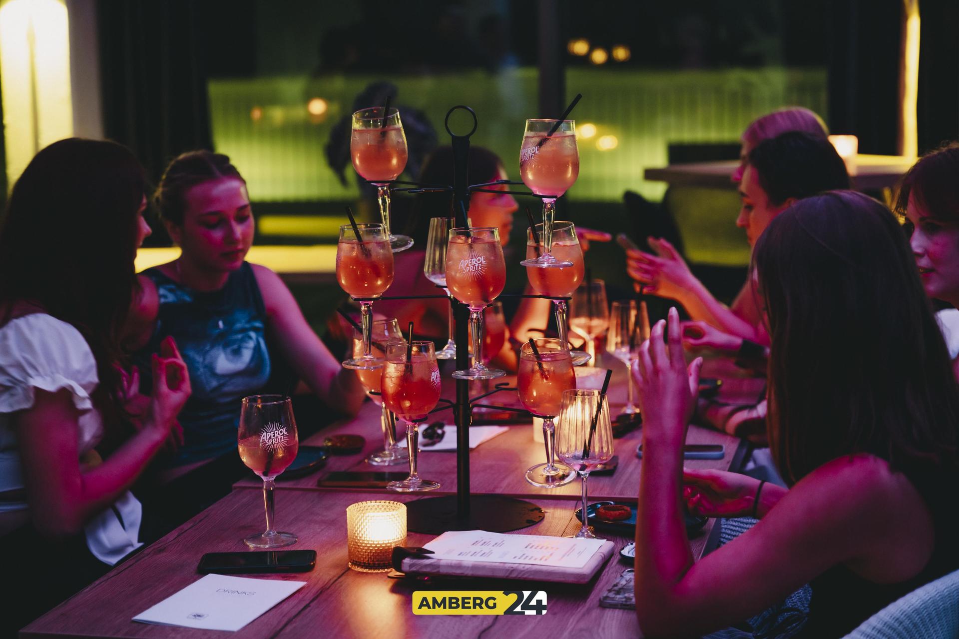 Sommer, Sonne, Saxophon – das gabs am Vorfeiertag in der Walküre Skybar. Ihr hattet Spaß, wir haben die Fotos von Fotografin Lolo. (Bild: Lolografie)