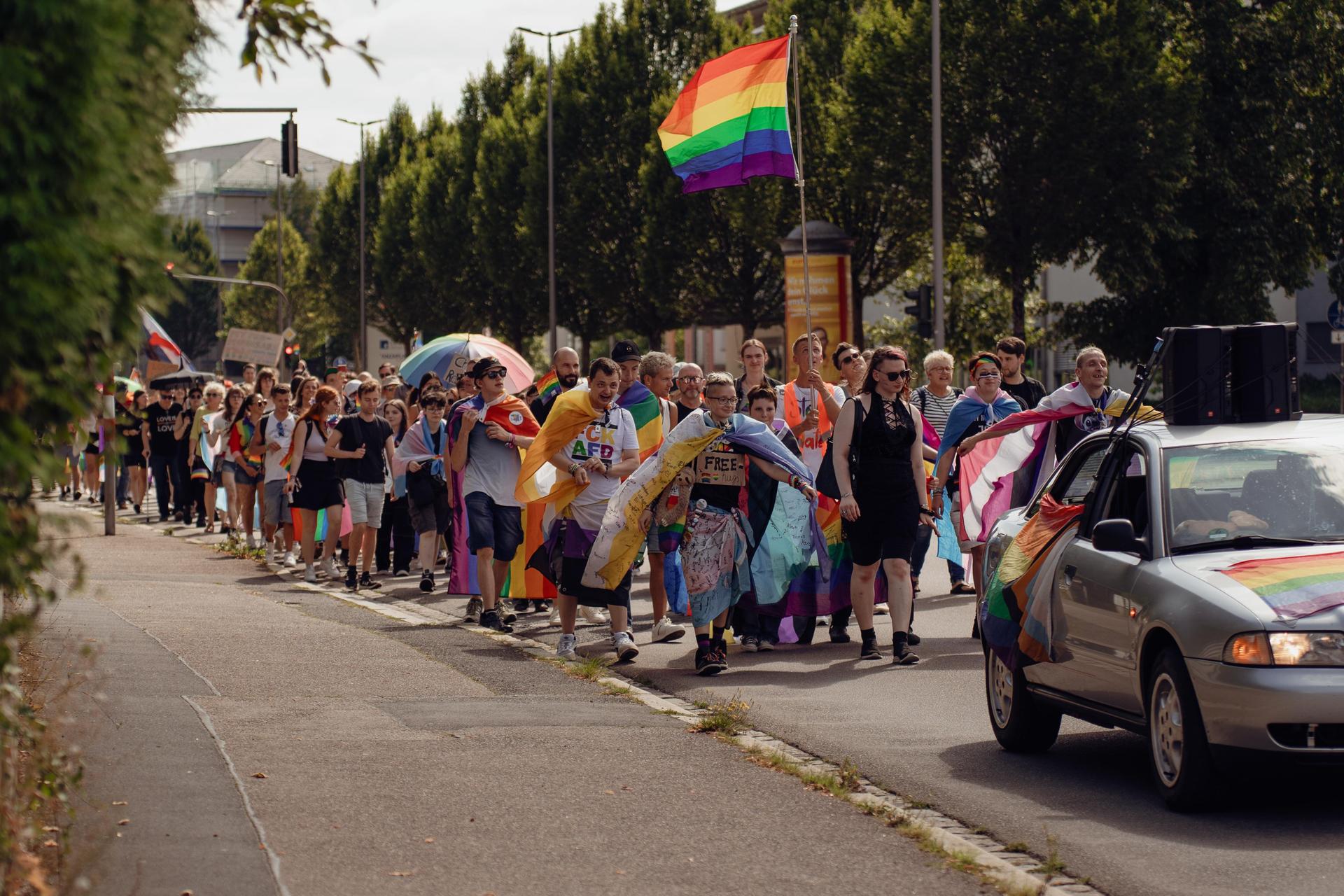 Das war beim Amberger CSD-Demozug am Samstag los. (Bild: Ria Schmidt)