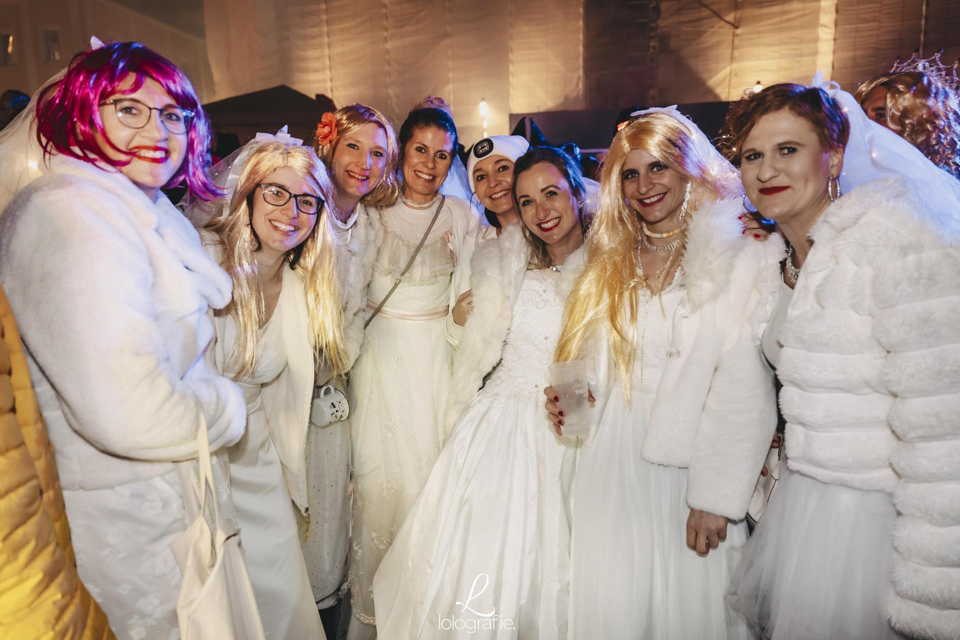 Hexennacht in Amberg. Die Fotos vom Weiberfasching am Marktplatz, exklusiv auf Amberg24.de (Bild: Lolografie)