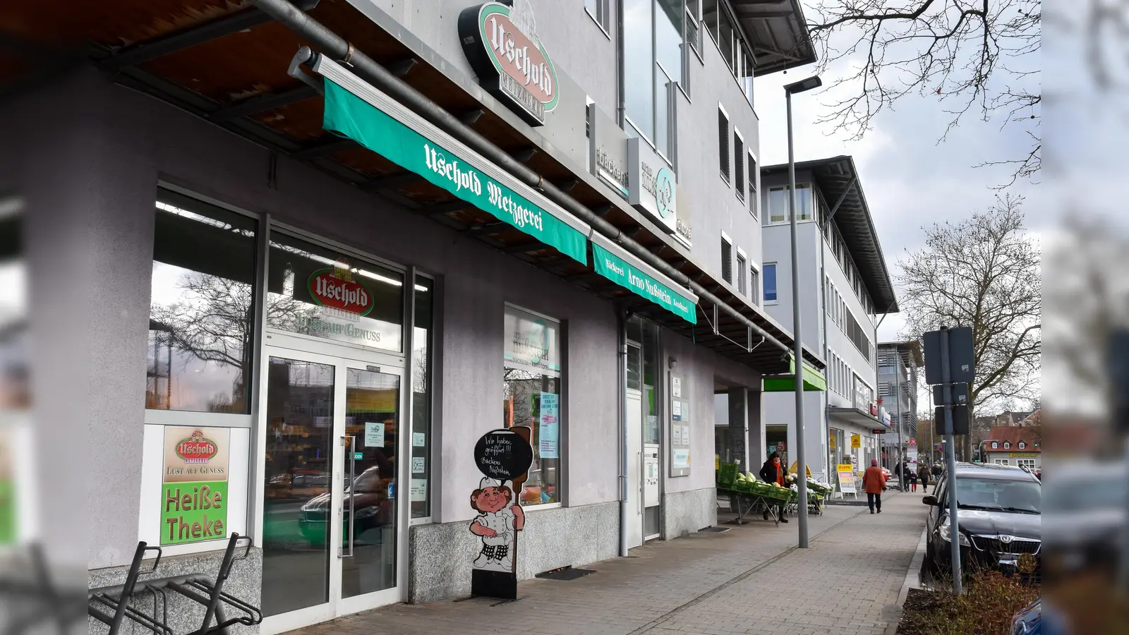 Friseur, Obsthändler, Apotheke, Bäckerei – die Marienstraße ist ein kleines Nahversorgungszentrum. Nur eine Metzgerei gibt es jetzt nicht mehr. (Bild: Stephan Huber)