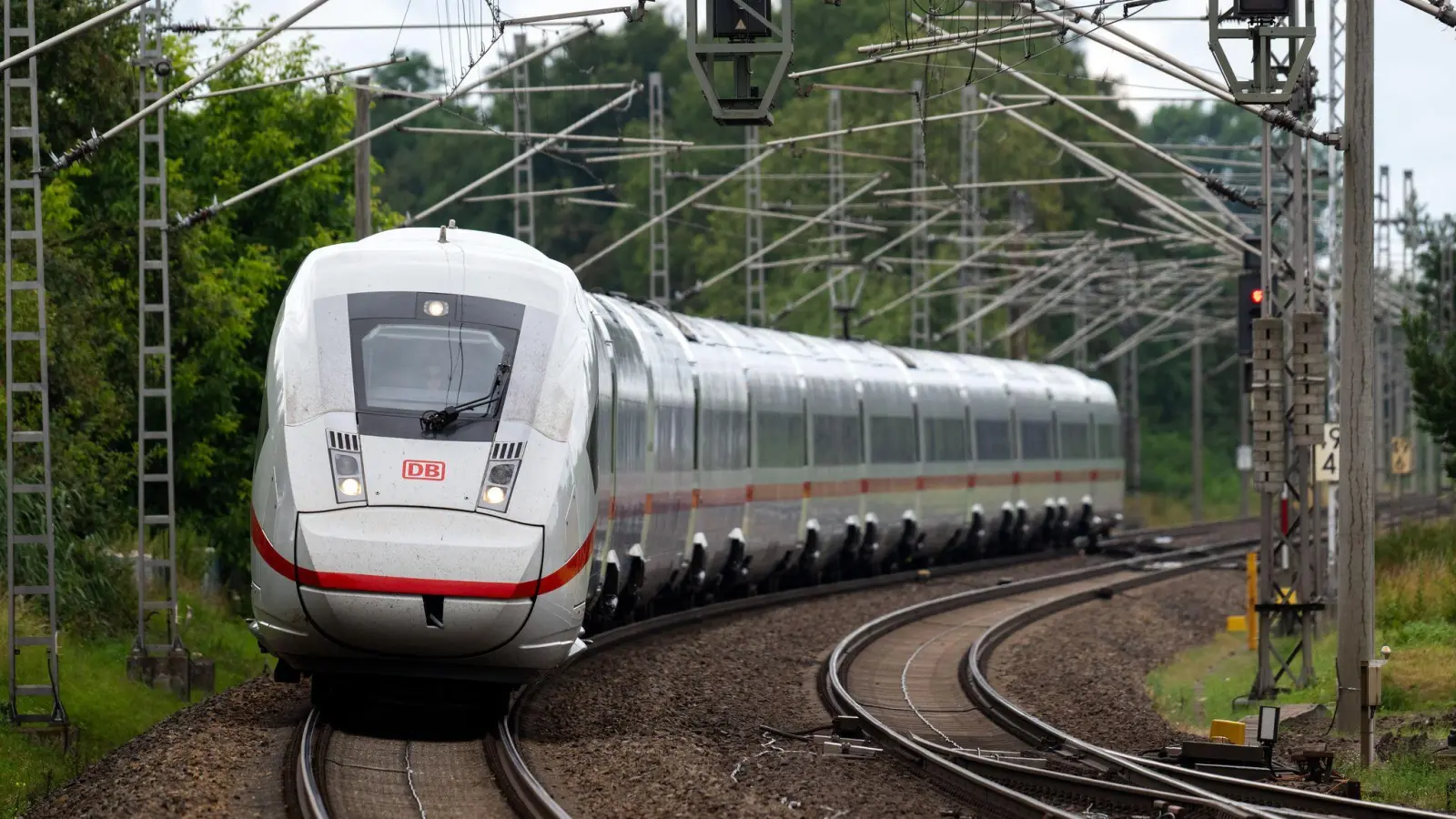 Im Zug von Köln in Richtung Bayern gab&#39;s für Christian Huber einige Probleme. (Symbolbild: Soeren Stache/dpa)