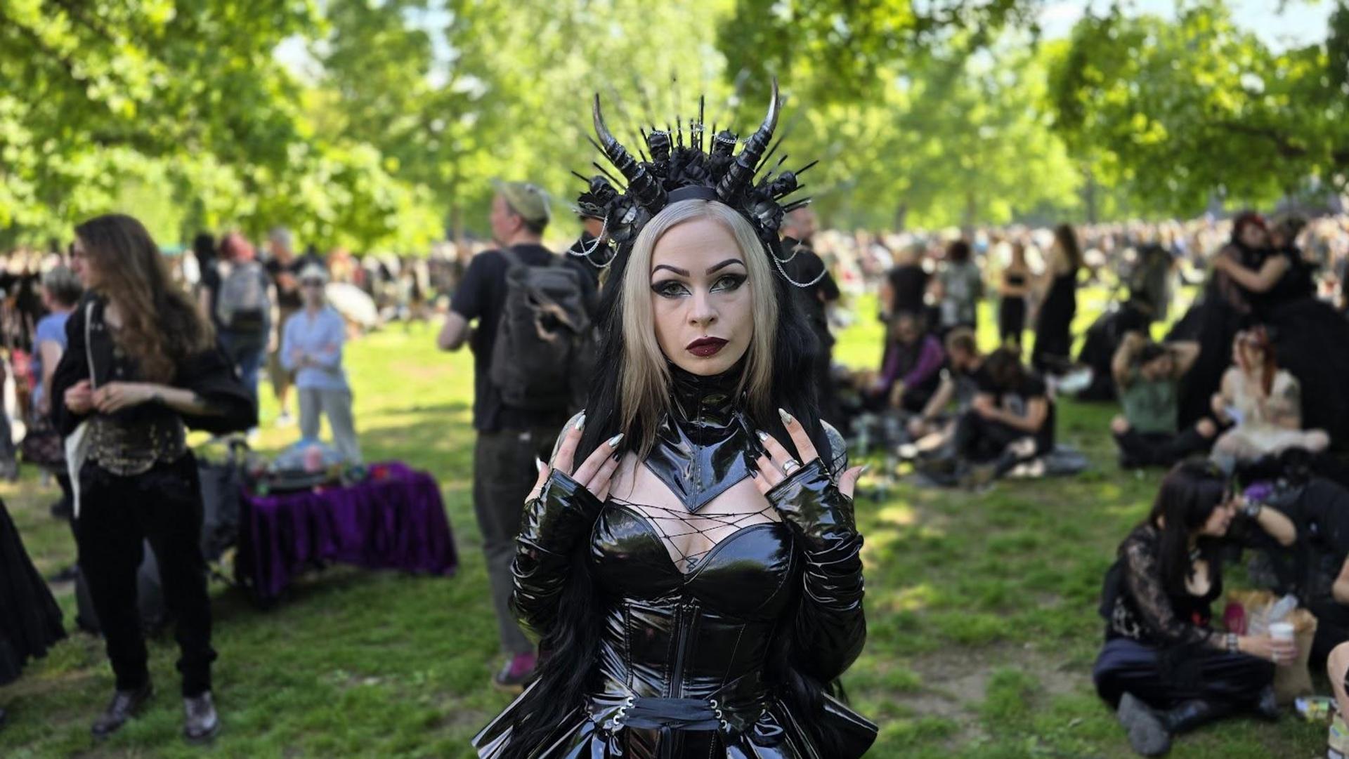 Das viktorianische Picknick beim Wave-Gotik-Treffen in Leipzig begeisterte die Besucher. (Bild: Richard Kirschner)