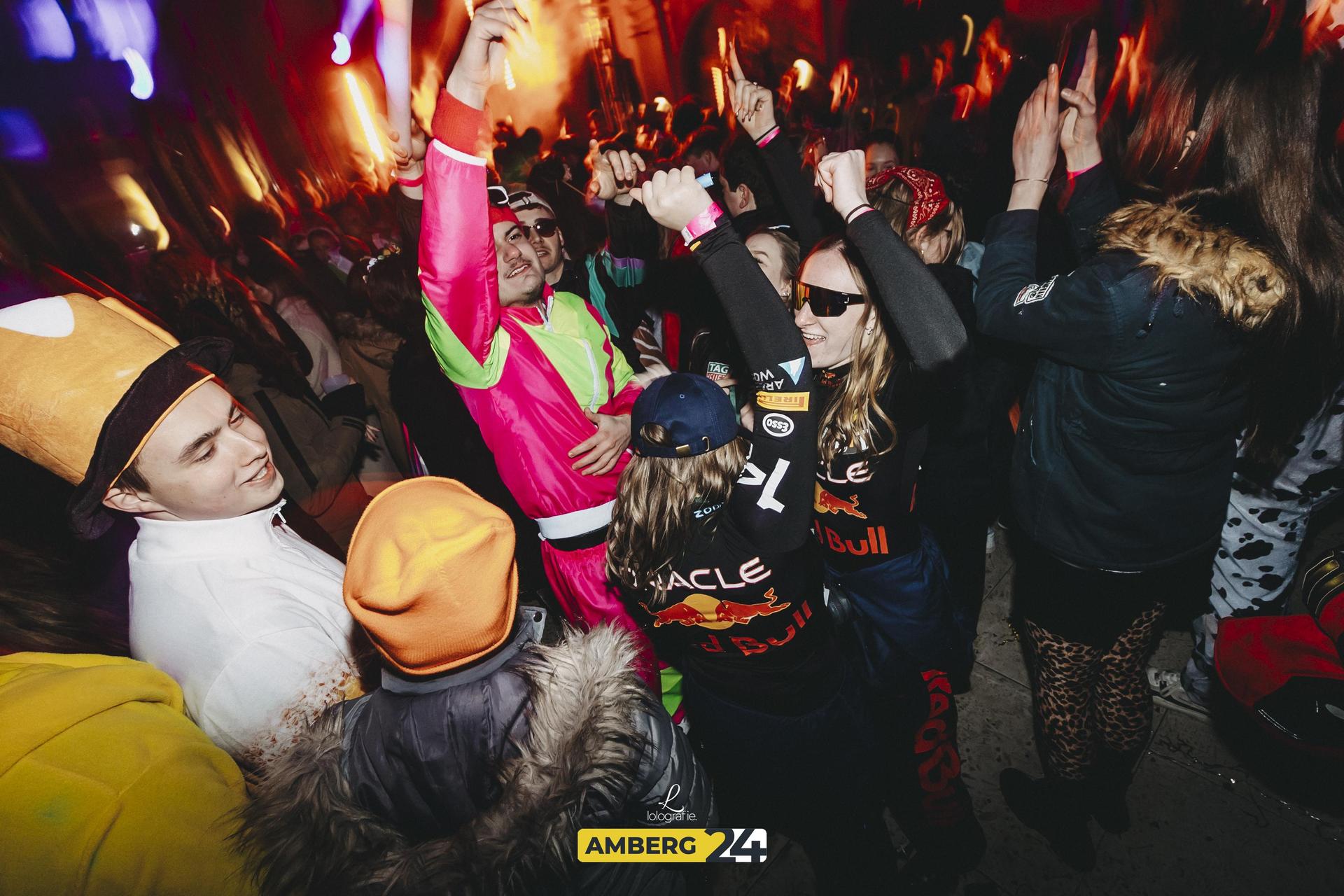 Die Hexennacht wurde auch im Innenhof der Drei Höfe gefeiert. (Bild: Leonie Hartung)