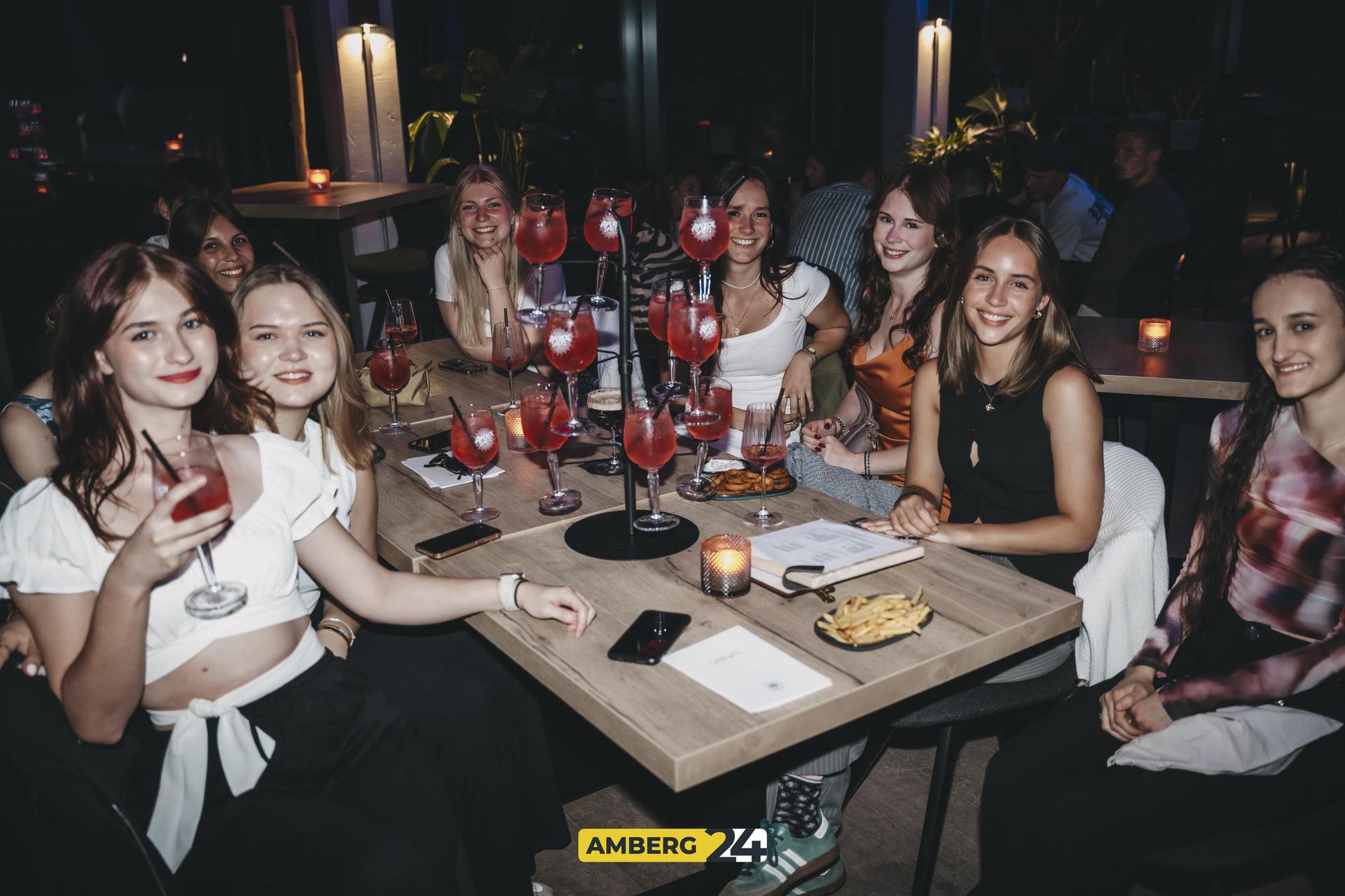 Sommer, Sonne, Saxophon – das gabs am Vorfeiertag in der Walküre Skybar. Ihr hattet Spaß, wir haben die Fotos von Fotografin Lolo. (Bild: Lolografie)