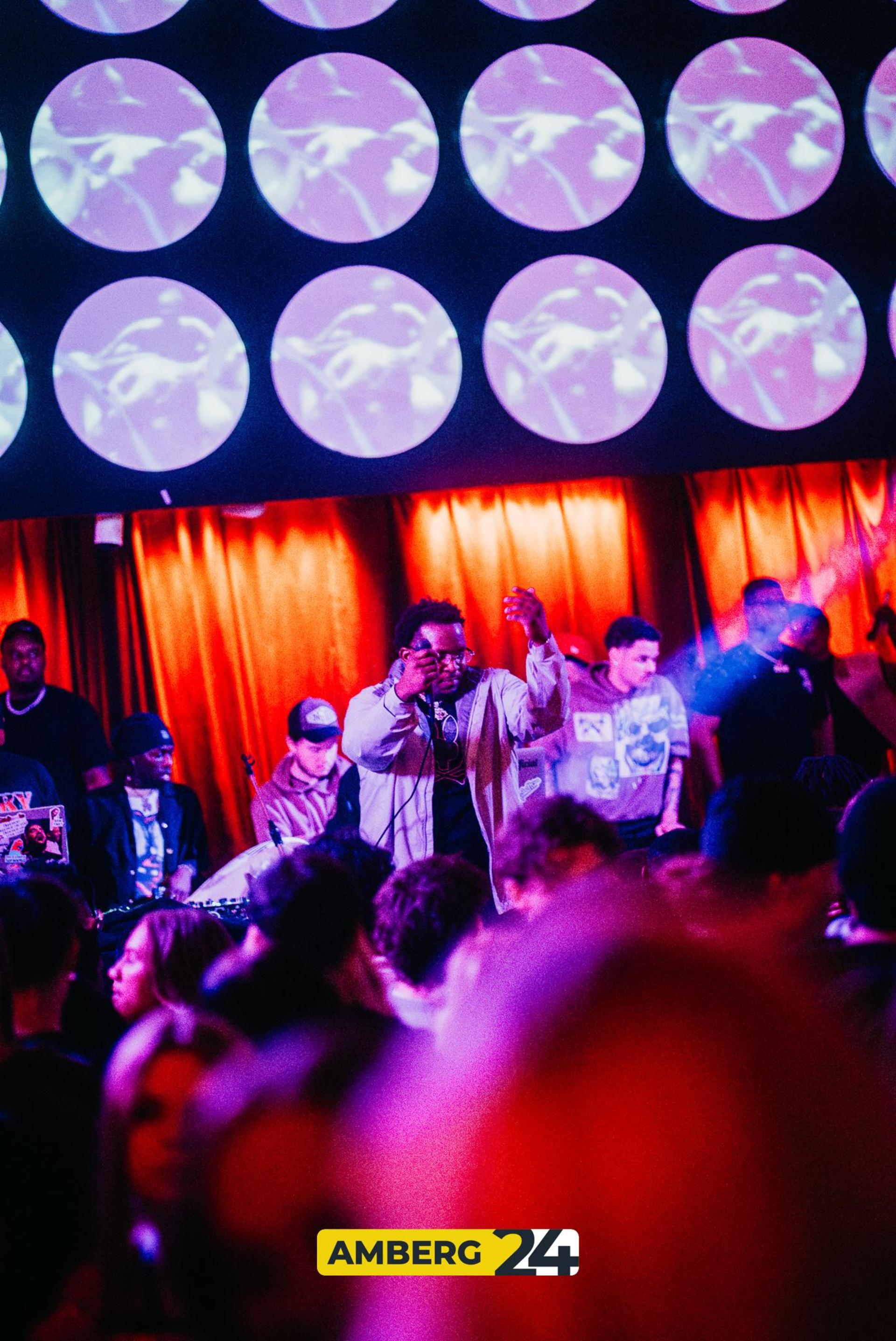 Models and Bottles im Casino in Amberg. (Bild: Mario Donhauser)