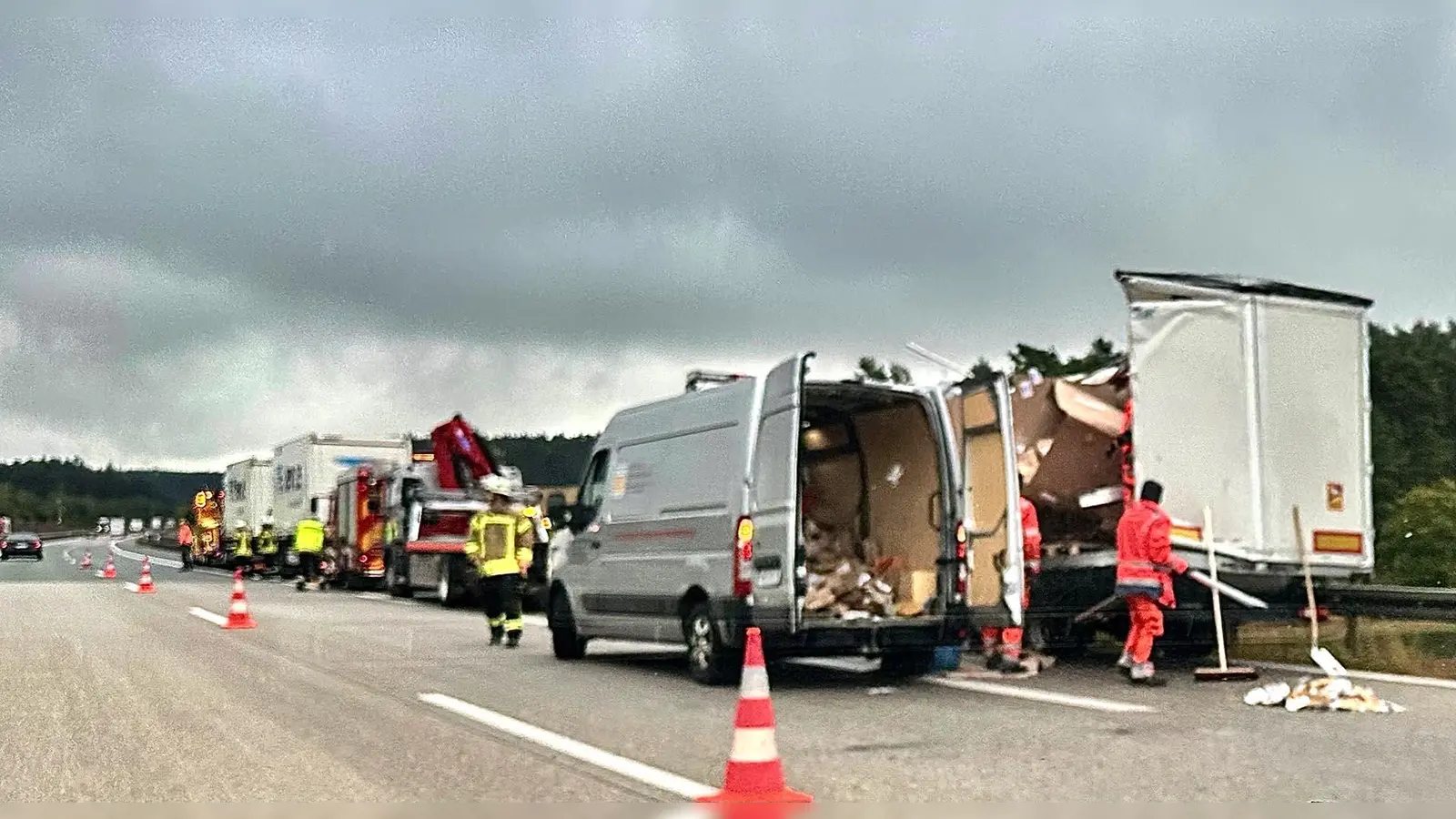 Nach einem Unfall kam es auf der A6 bei Schmidgaden am Donnerstagmorgen zu Verkehrsbehinderungen. (Bild: Stefanie Kraus)