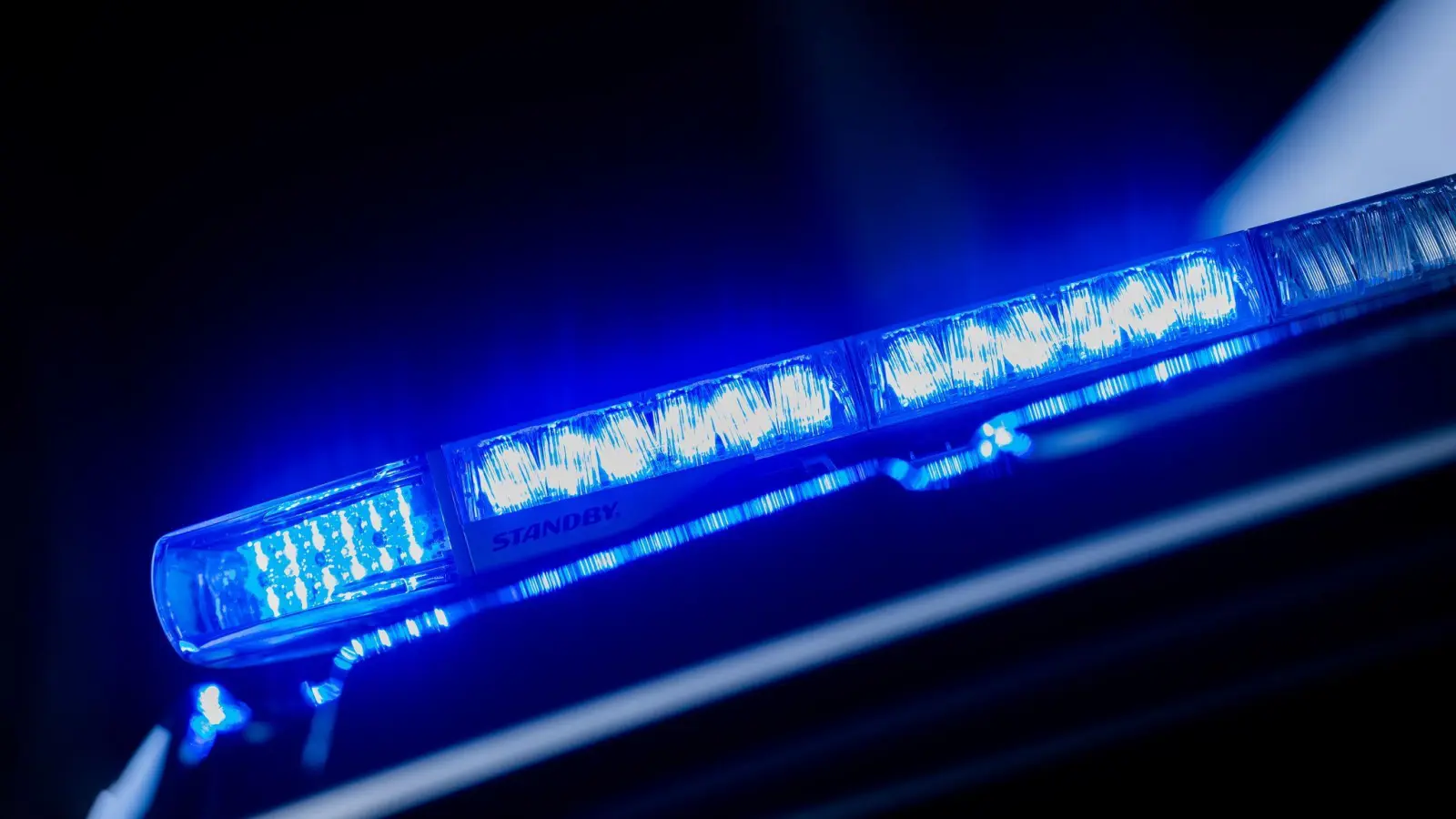 Mitarbeiter verständigen die Polizei nach dem traurigen Fund. (Symbolbild) (Bild: Rolf Vennenbernd/dpa)