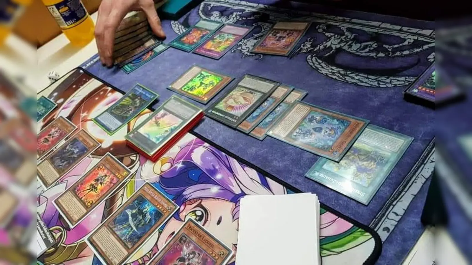 Am 6. Dezember lädt das Sammelkartenspiel Yu-Gi-Oh! zu einem Charityturnier in der Spielewelt Amberg ein.  (Symbolbild: Fitzgerald)