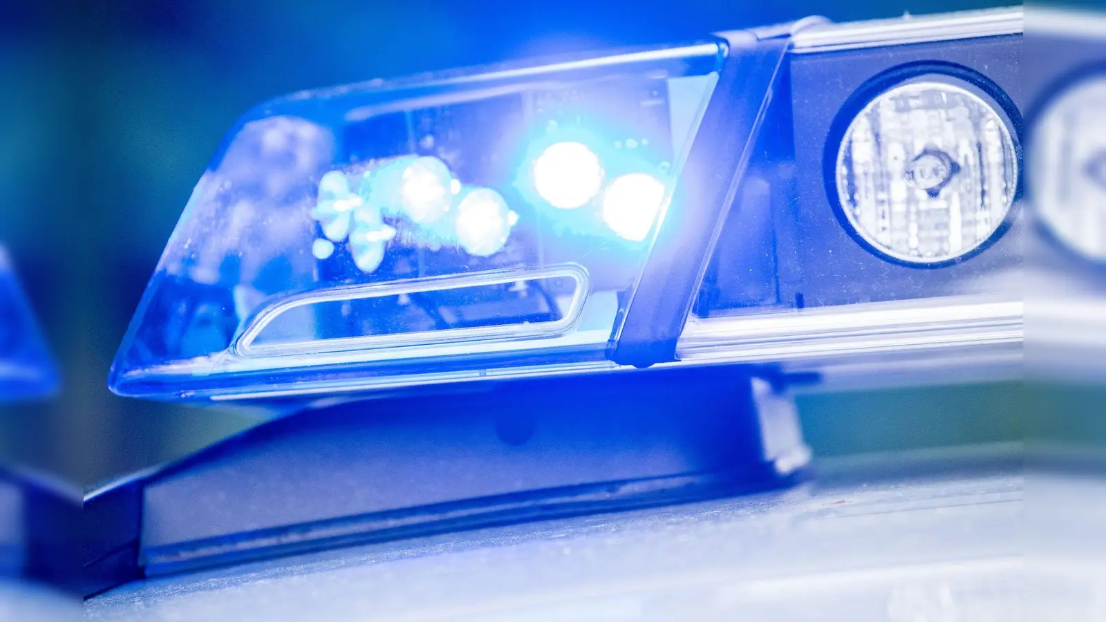 Die Polizei ermittelt nach einem Fahrradunfall zwischen Köfering und Hohenkemnath. (Symbolbild: Lino Mirgeler/dpa )