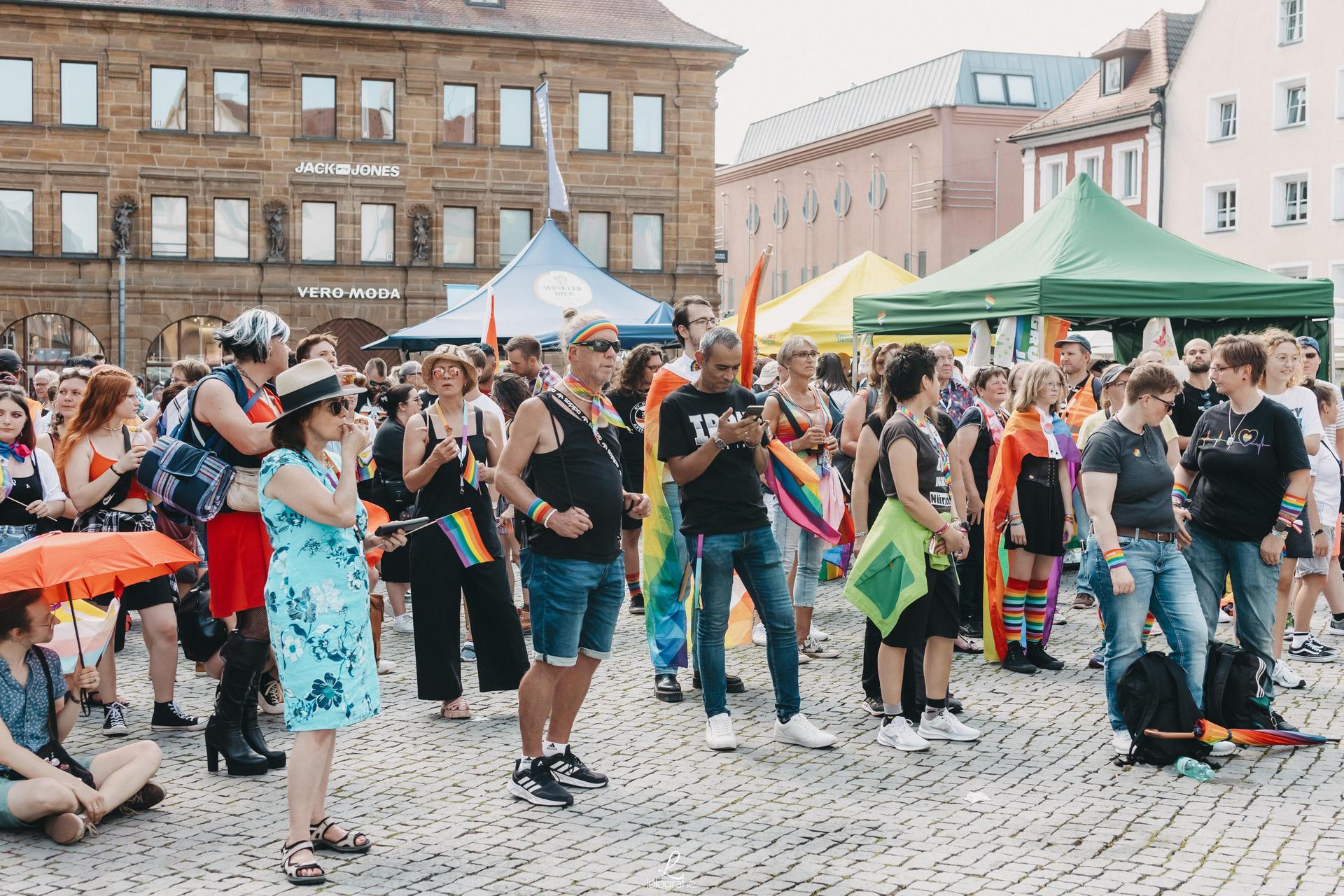 Die Bilder von der CSD-Parade 2023 in Amberg. (Bild: Leonie Hartung)