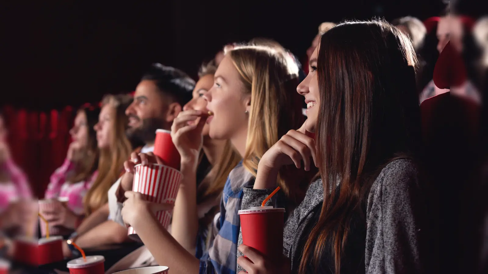 Im Uni-Kino könnt ihr regelmäßig Filme schauen. (Bild: serhiibobyk/adobestock)