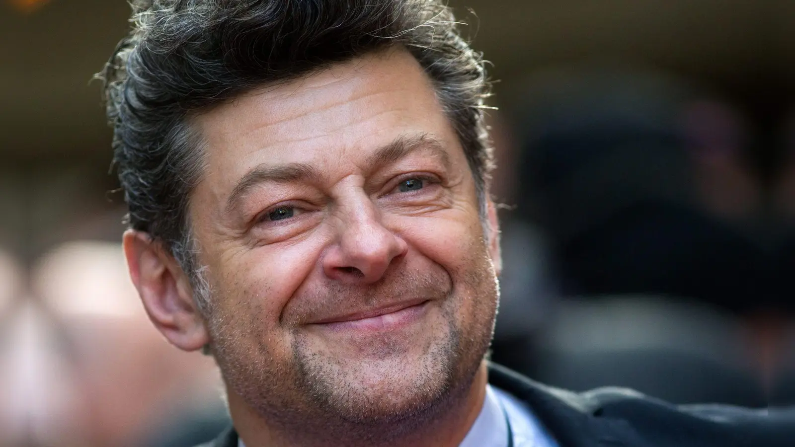 Andy Serkis will „Lord of the Rings: The Hunt for Gollum“ Weihnachten 2027 in die Kinos bringen. (Archivbild)  (Bild: Andrew Cowie/epa/dpa)