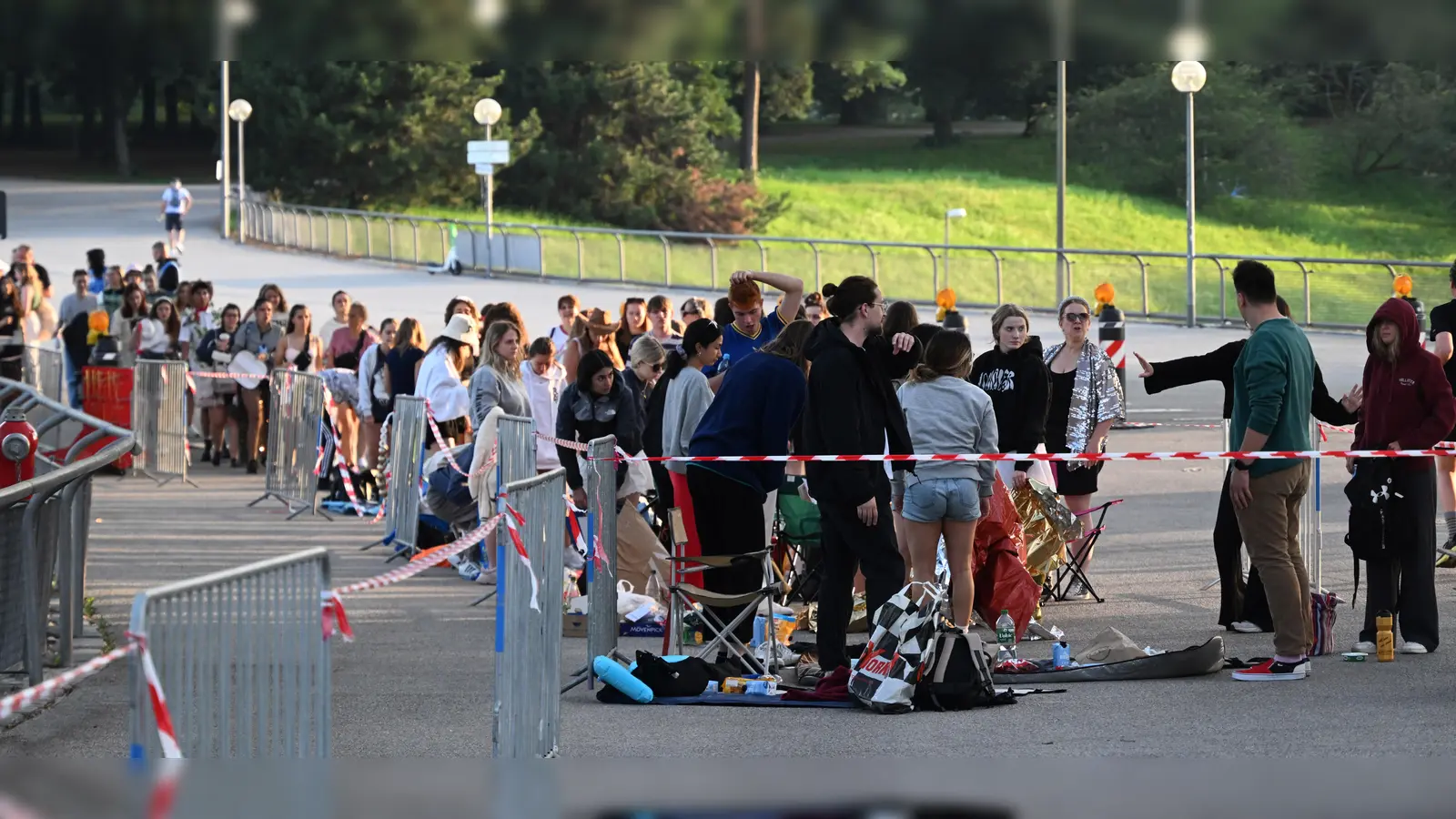 Viele Taylos-Swift-Fans bleiben nach der Absage der Konzerte in Wien wohl auf ihren Kosten sitzen. (Archivbild: Felix Hörhager /dpa)