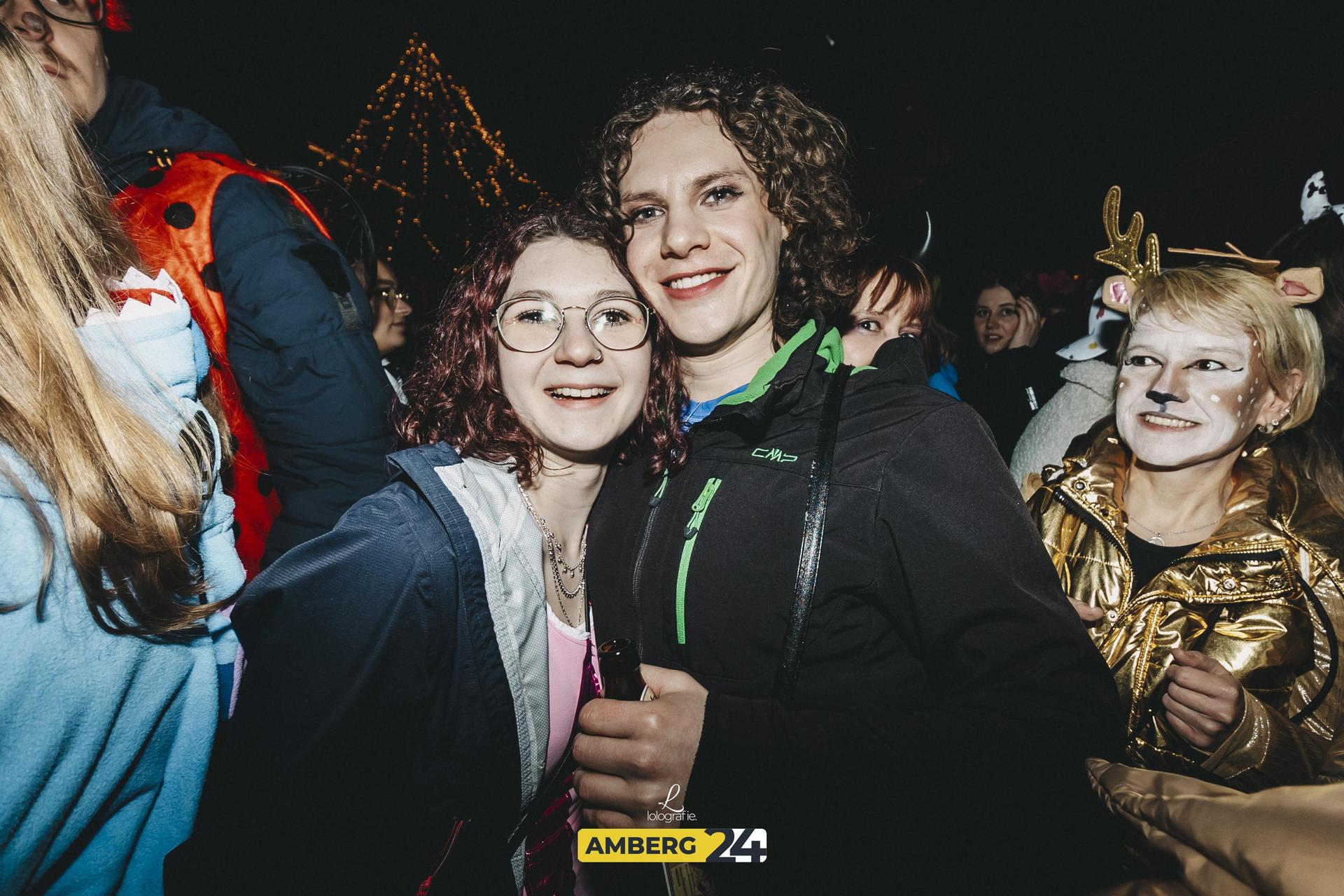 Amberger Hexennacht: Das war 2025 am Marktplatz los. Wir wünschen euch viel Spaß mit den Fotos.  (Bild: Leonie Hartung)