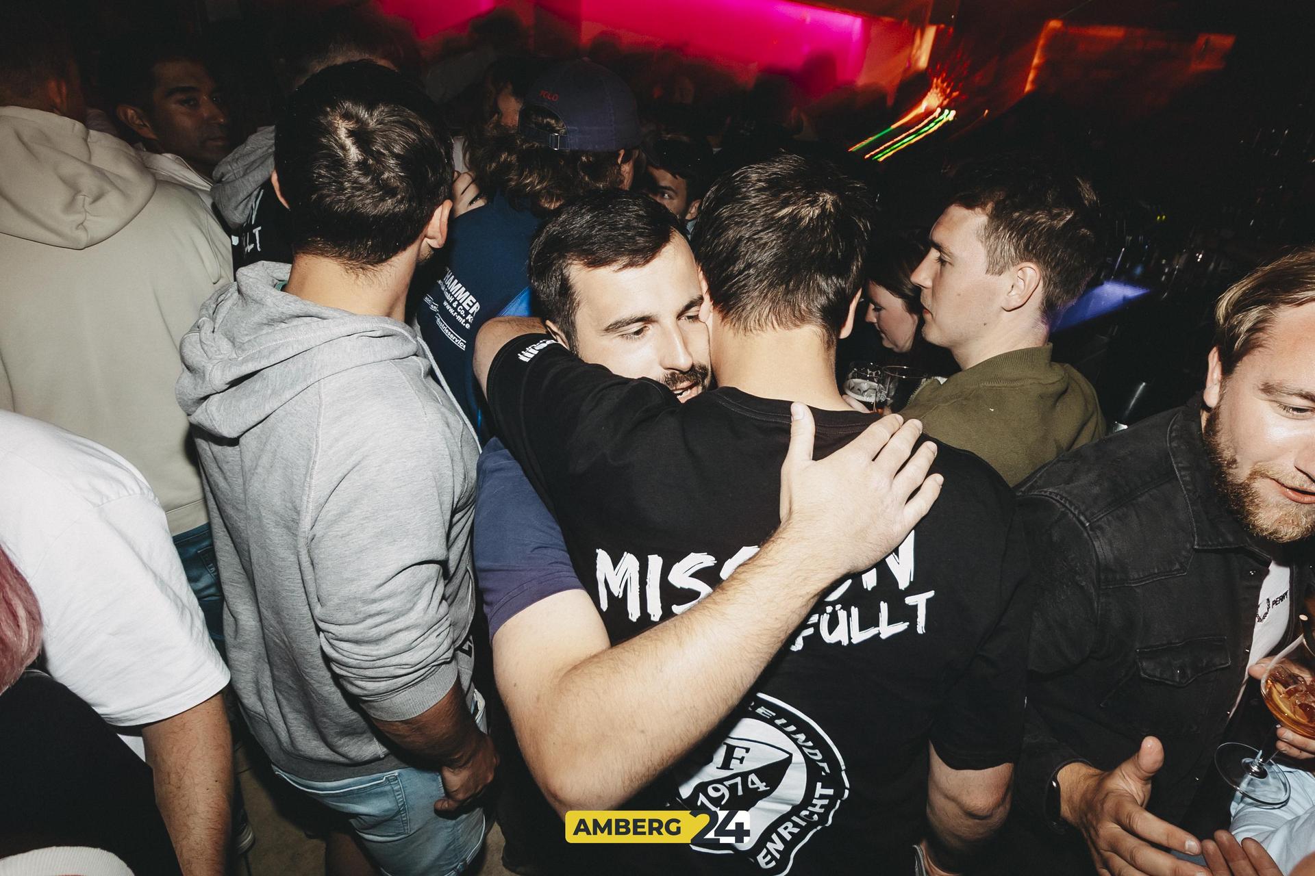 Im Colomba gab es am Samstag wieder etwas zu feiern. Die Club Rotation brachte die besten Hits seit den 90ern in die Bar. (Bild: Lolografie)