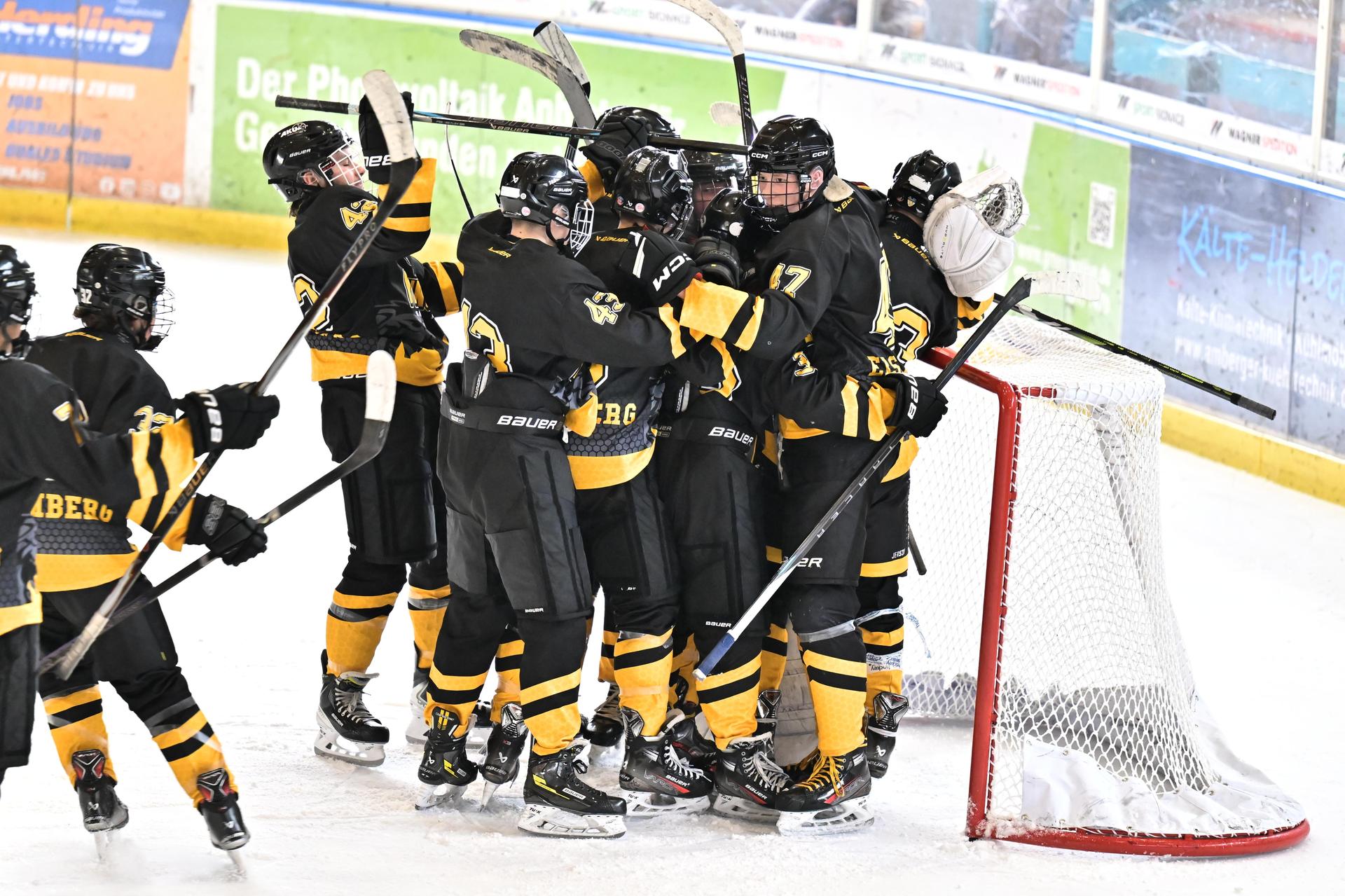 Eishockey Landesliga-Meisterschaft der U17 mit ERSC Amberg.  (Bild: Hubert Ziegler)