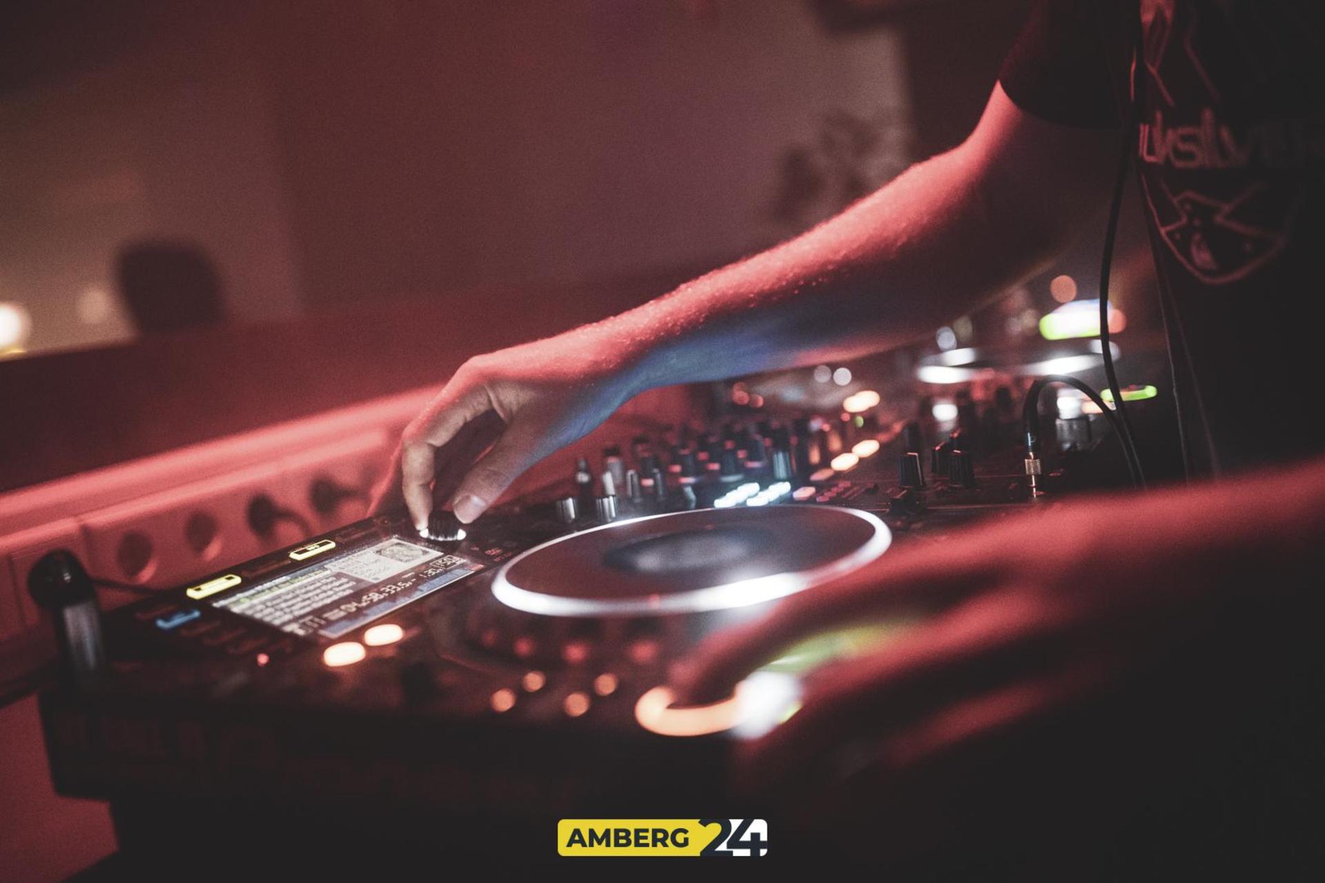 Kinkerlitzchen im Happy Rock. Das sind die Bilder. (Bild: Martin Sponsel)