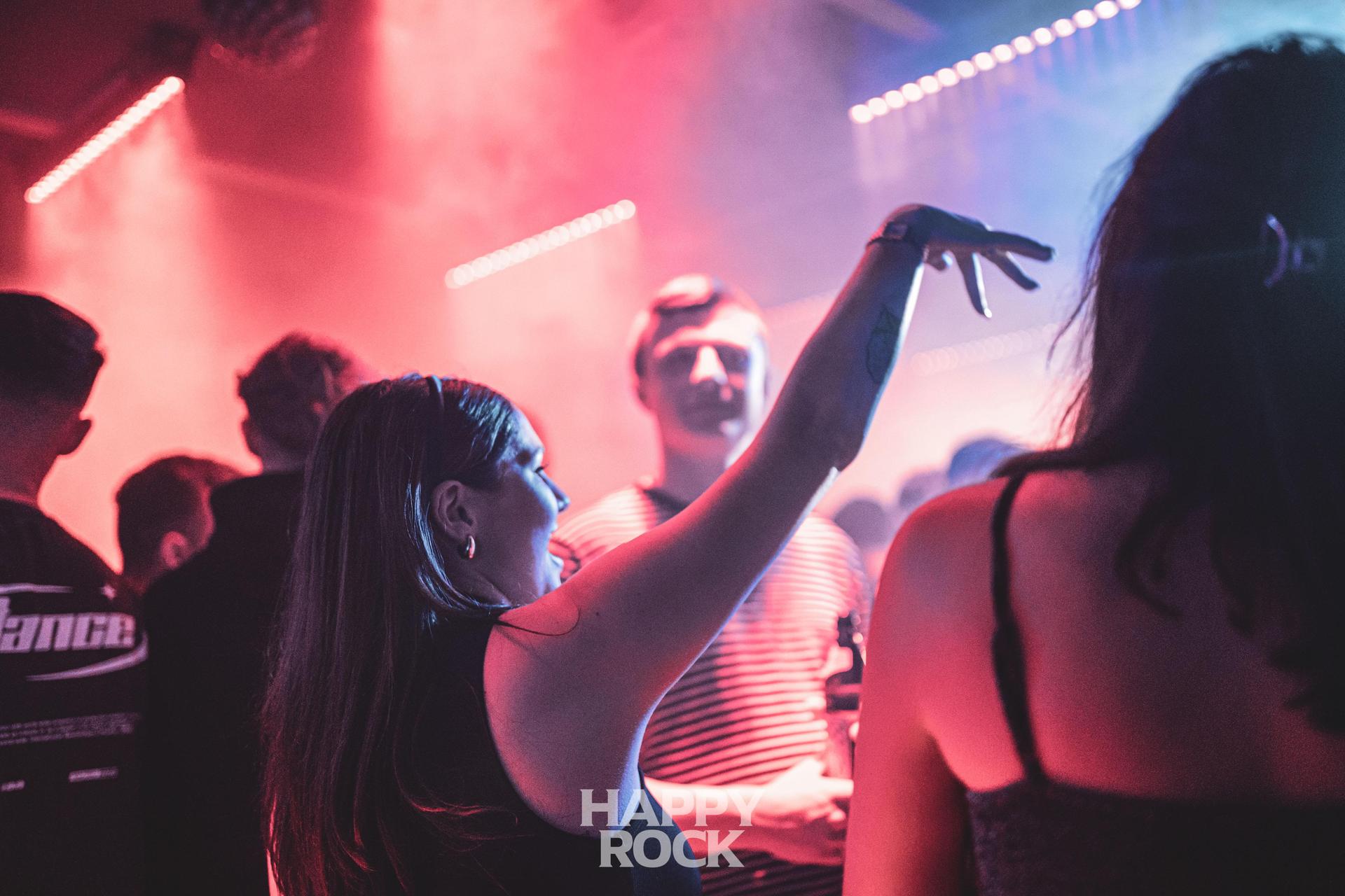 Feiern am 23. Dezember. Das Happy Rock glüht für Weihnachten vor. (Bild: Martin Sponsel)