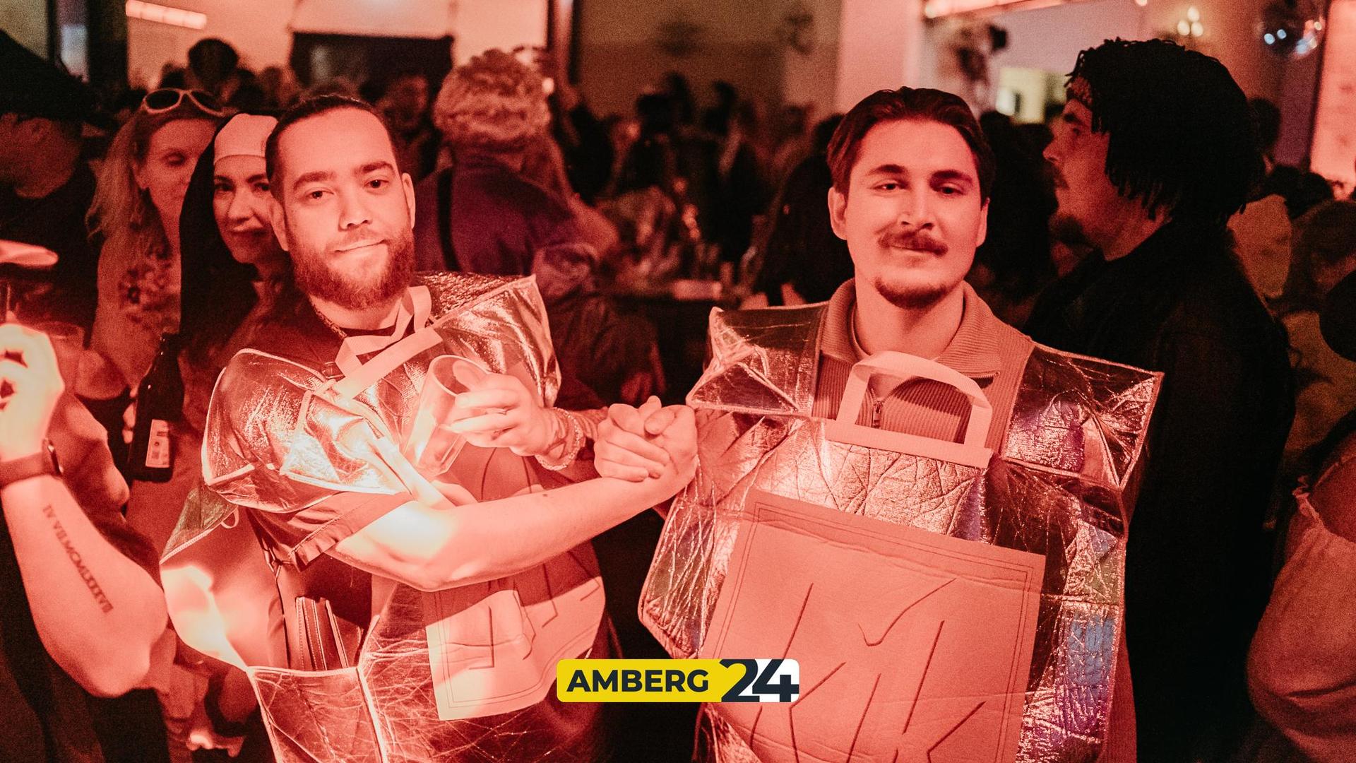 Hexen und Narren waren am Donnerstag auch im Casino unterwegs. (Bild: Mario Donhauser)