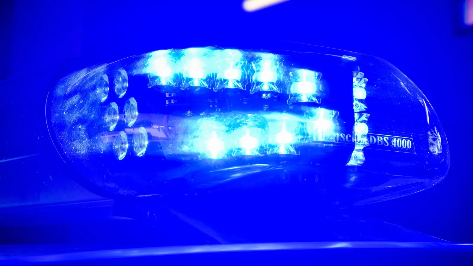 Die Polizei Hersbruck sucht nach einem Unfall im Begegnungsverkehr bei Pommelsbrunn Zeugen.  (Bild: Petra Hartl)