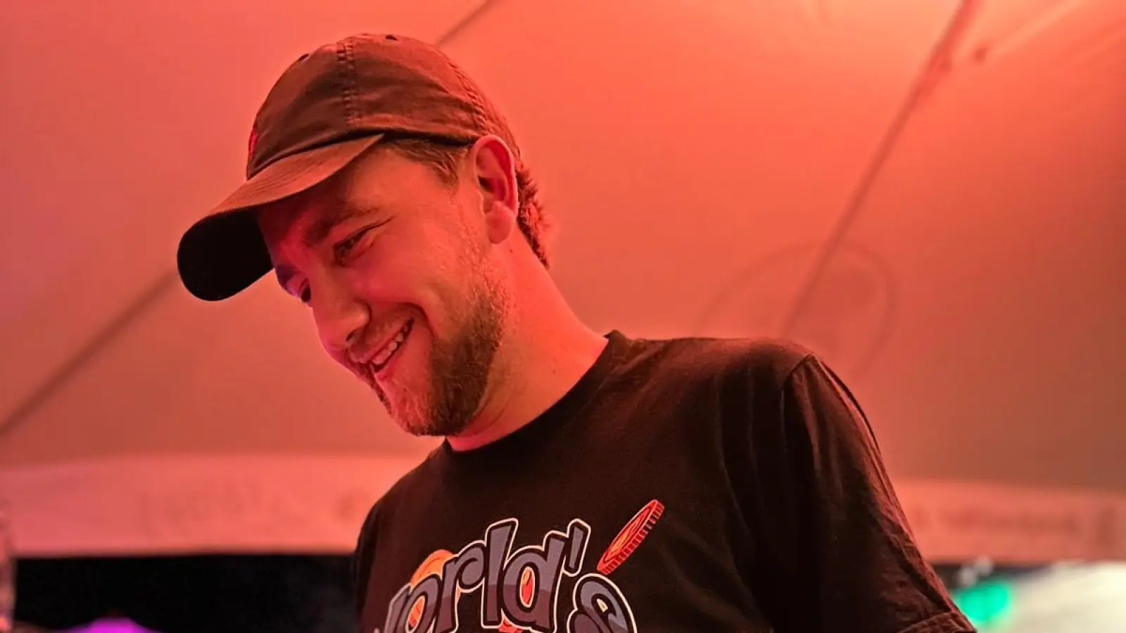 Vinzenz Stemp moderiert Bingo in verschiedenen Amberger Bars. (Bild: Privat)