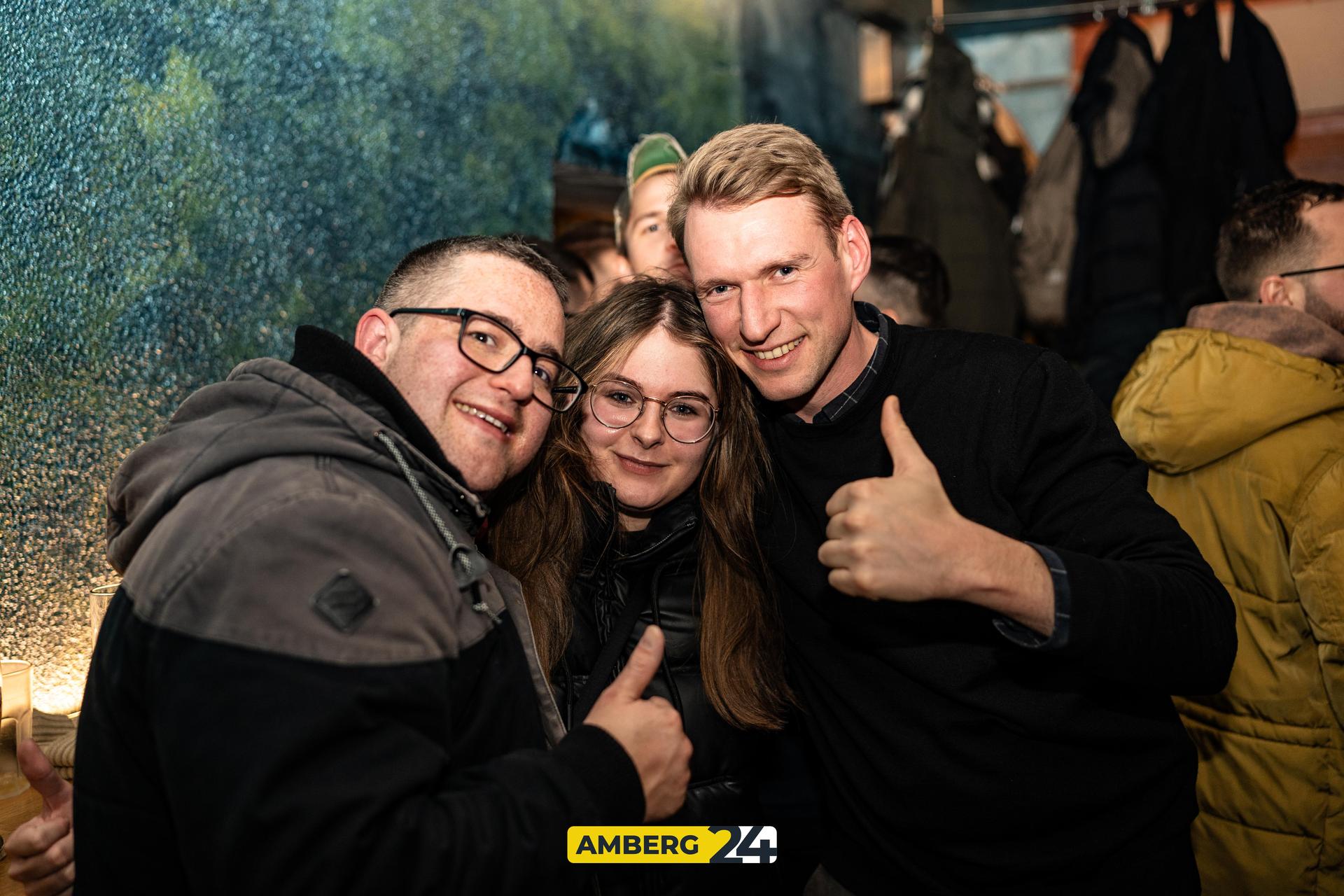 Die Fotos von Feiernden im Blauen Haus findet ihr auf Amberg24. Wir wünschen viel Spaß beim Durchklicken.  (Bild: Laura Kopold)