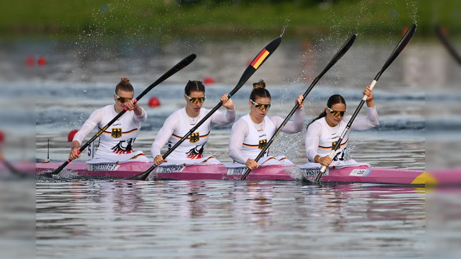 Der deutsche Kajak-Vierer hat in Paris Olympia-Silber gewonnen. (Bild: Sebastian Kahnert/dpa)