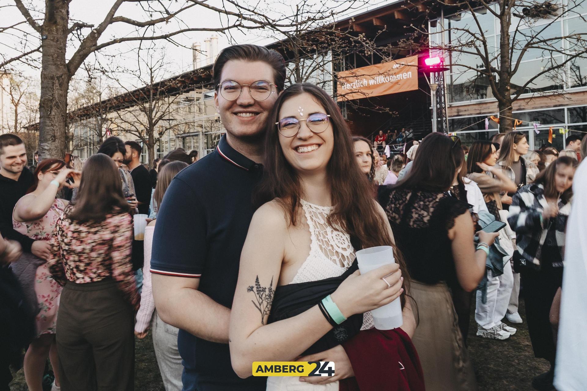 Das erste Mal fand in Amberg das Kirschblütenfestival statt. Der Campus der Amberger OTH verwandelte sich in ein pinkes Paradies. Lolo war für euch vor Ort.  (Bild: Lolografie)