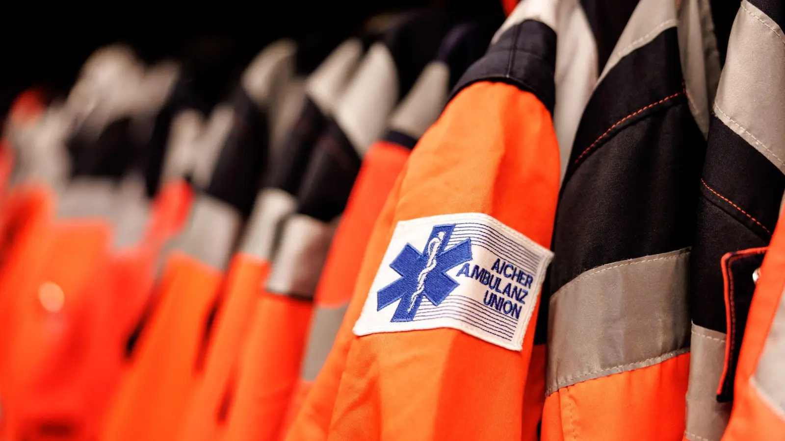 Die Einsatzkräfte der Wiesn-Sanitätsstation sind schon am Morgen vor dem Fass-Anstich im Einsatz. (Symbolbild: Matthias Balk/dpa)