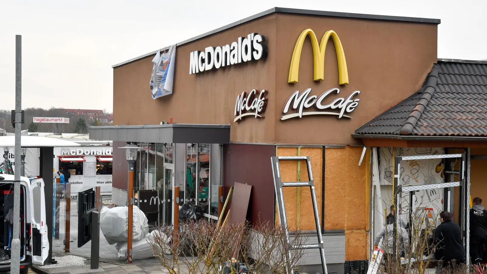 Die McDonald's-Filiale in Amberg an der Fuggerstraße wird derzeit umgebaut. (Bild: Petra Hartl)