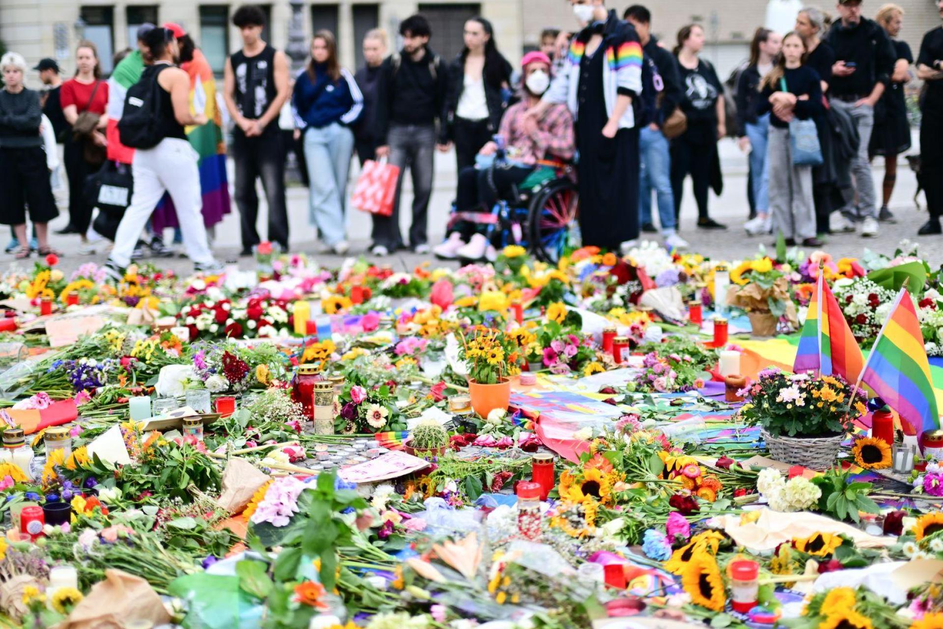 Beim Terroranschlag am Berliner CSD wurde eine Frau getötet und zahlreiche Menschen verletzt. (Bild: Sebastian Gollnow/dpa)