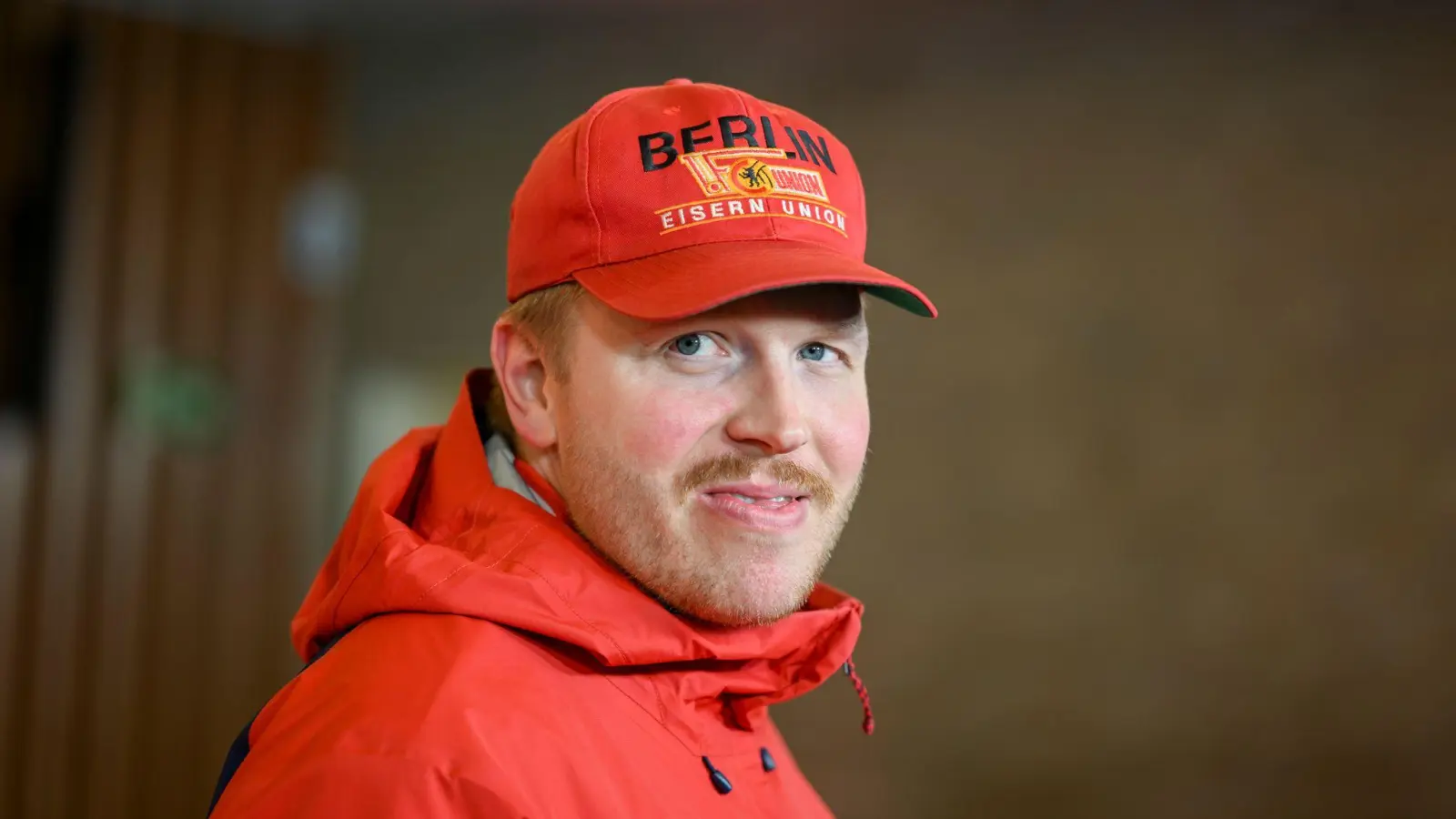 Rapper Finch schrieb seinen ersten Sprechgesang in der Schule. (Bild: Jens Kalaene/dpa)