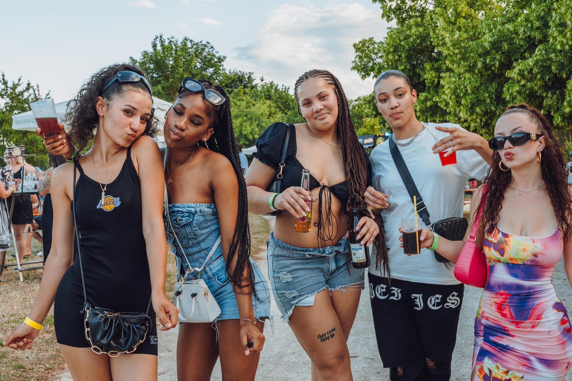 Shisha, Drinks und guter Hip-Hop. So war's am Hip-Hop BBQ in Amberg.  (Bild: Denise Helmschrott)