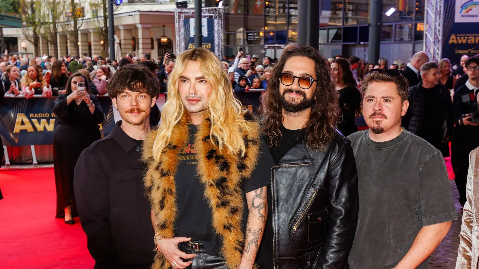 Die Band Tokio Hotel holte sich den Radio Regenborgen Award ab. Danach sei es dann im Hotelzimmer wild geworden, erzählten Bill und Tom Kaulitz. (Archivbild) (Bild: Philipp von Ditfurth/dpa)
