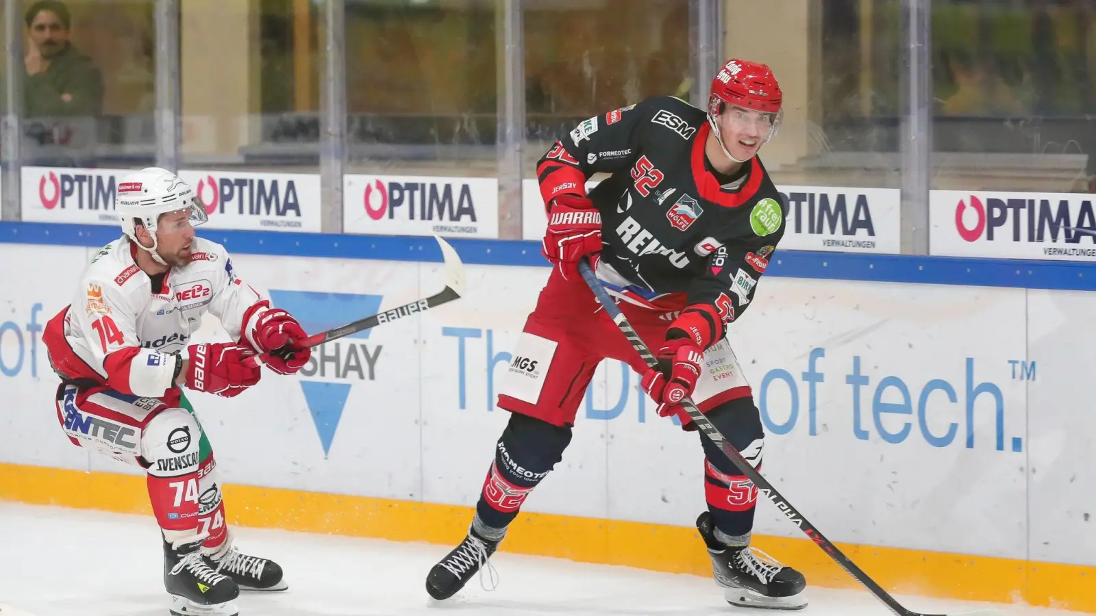Max Gimmel (rechts) von den Selber Wölfen. (Archivbild: Mario Wiedel)