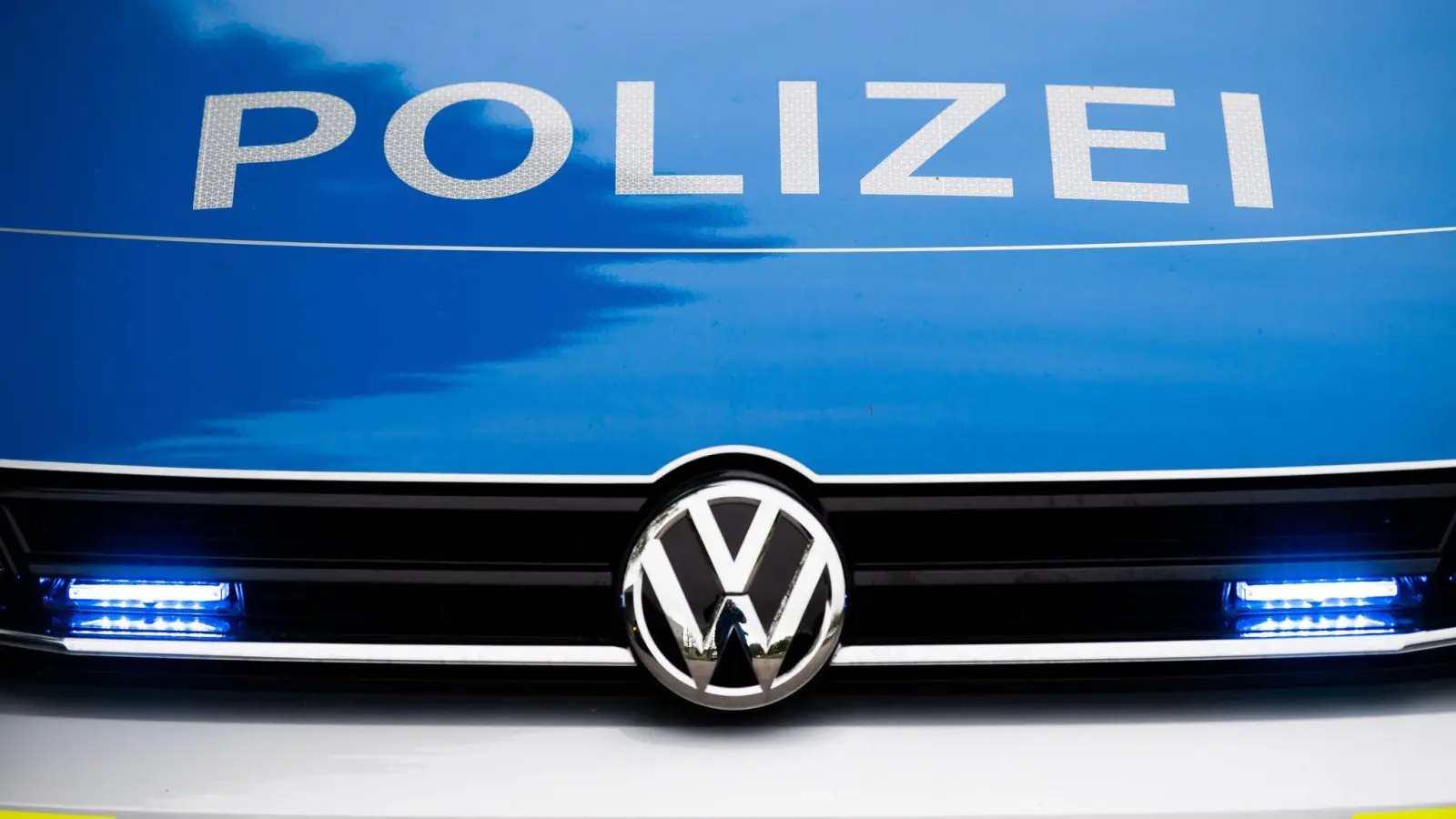 Nach einem Unfall in Würzburg ist ein 28-Jähriger gestorben. (Symbolbild) (Bild: Lino Mirgeler/dpa)