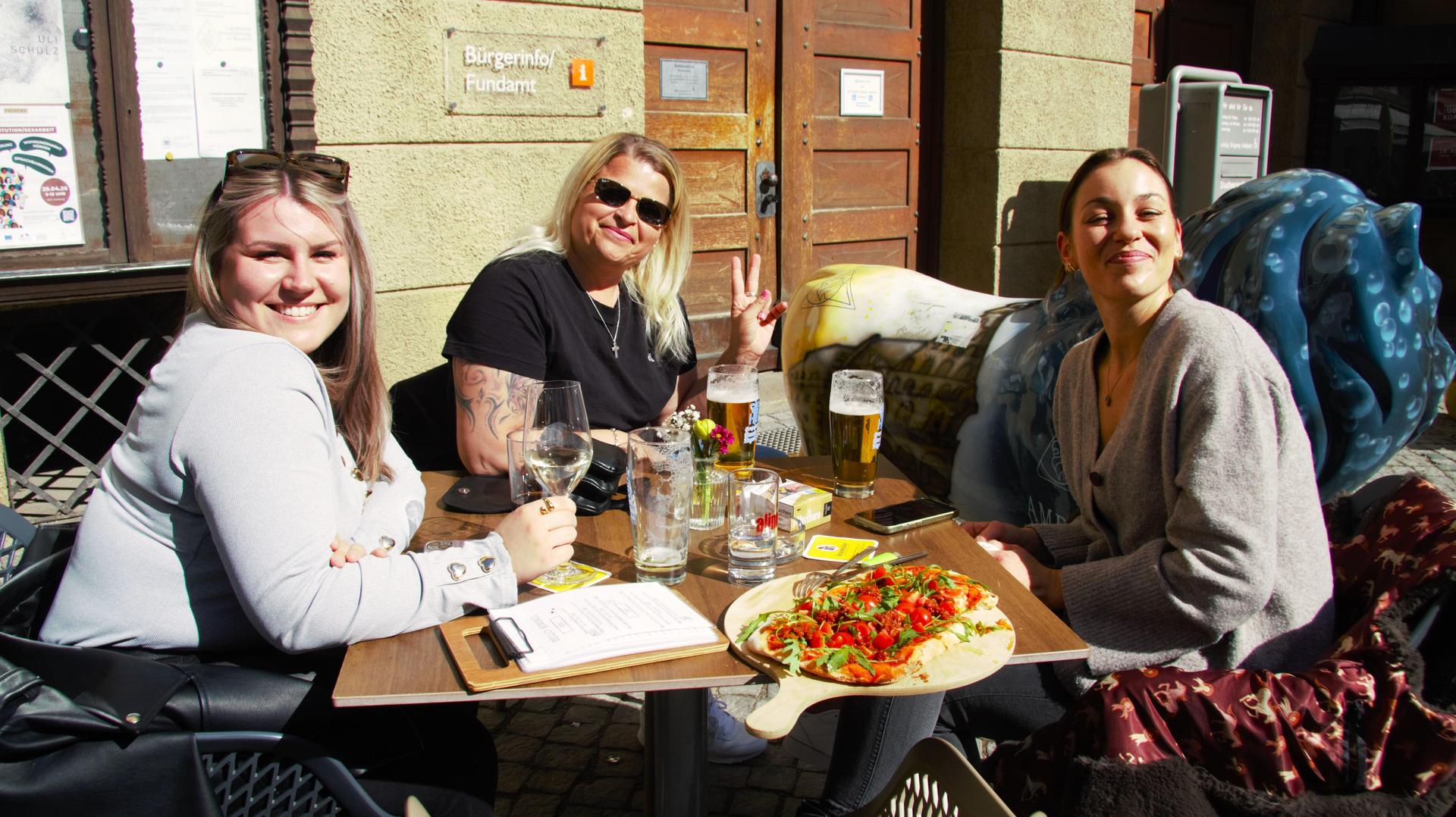 Im warmen Sonnenschein war das Daydrinking im Colomba Entspannung pur. (Bild: Marlin Nixdorf)