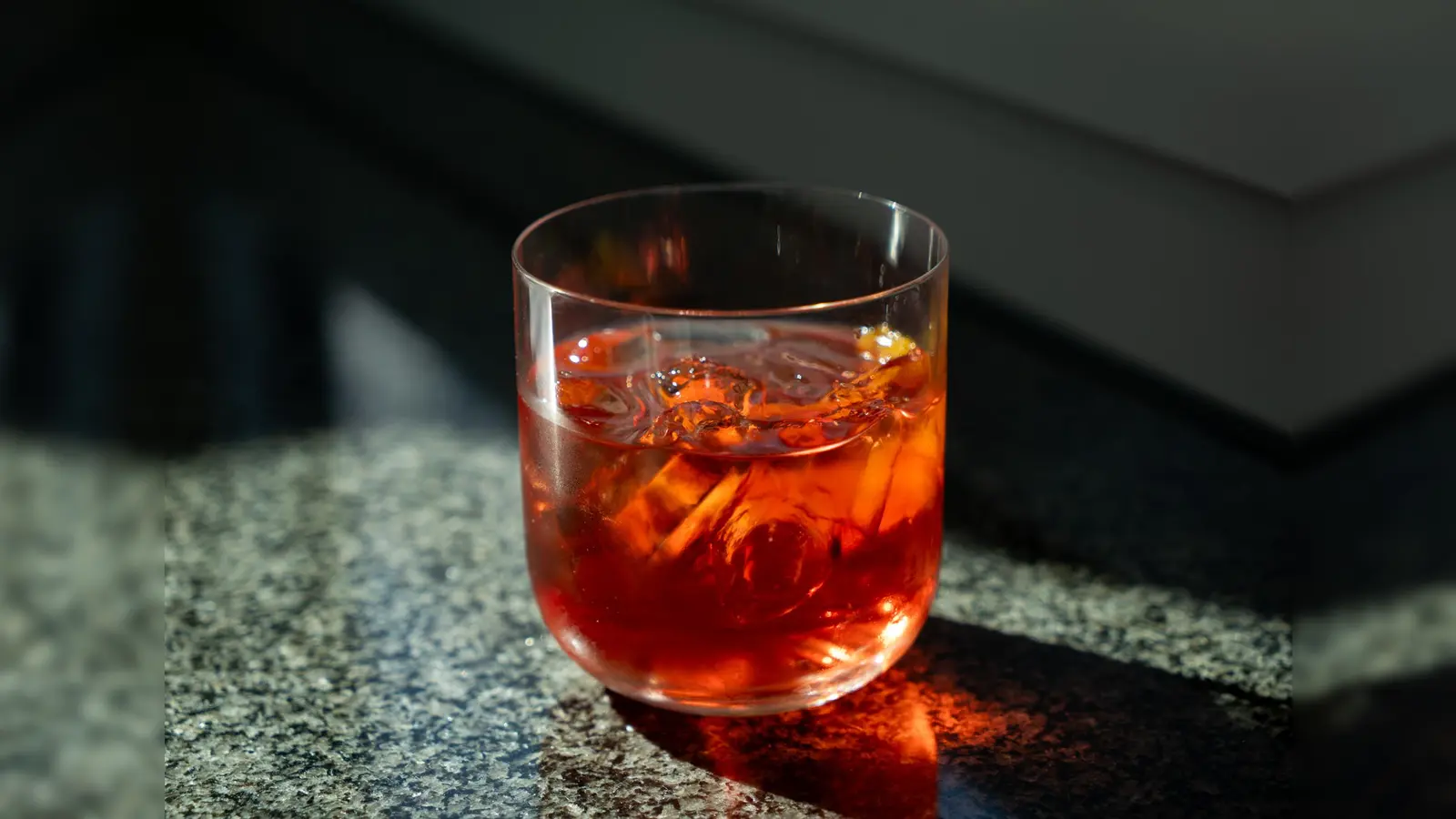 Umwerfend, dieser Negroni Sbagliato! (Bild: knz)