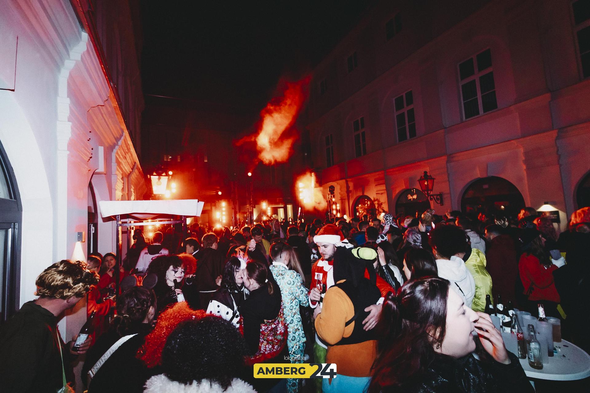 Die Hexennacht wurde auch im Innenhof der Drei Höfe gefeiert. (Bild: Leonie Hartung)