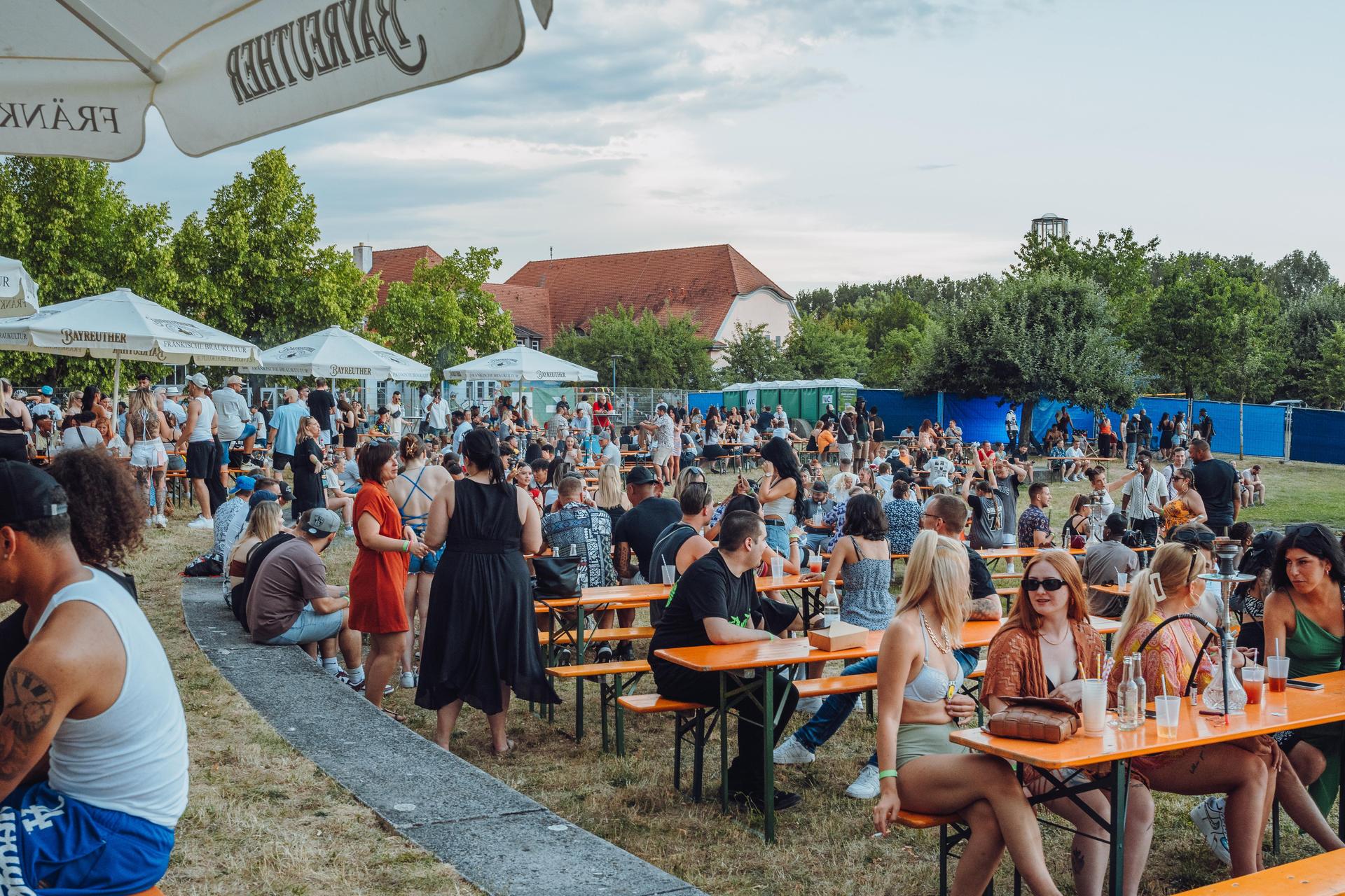 Shisha, Drinks und guter Hip-Hop. So war&#39;s am Hip-Hop BBQ in Amberg.  (Bild: Denise Helmschrott)