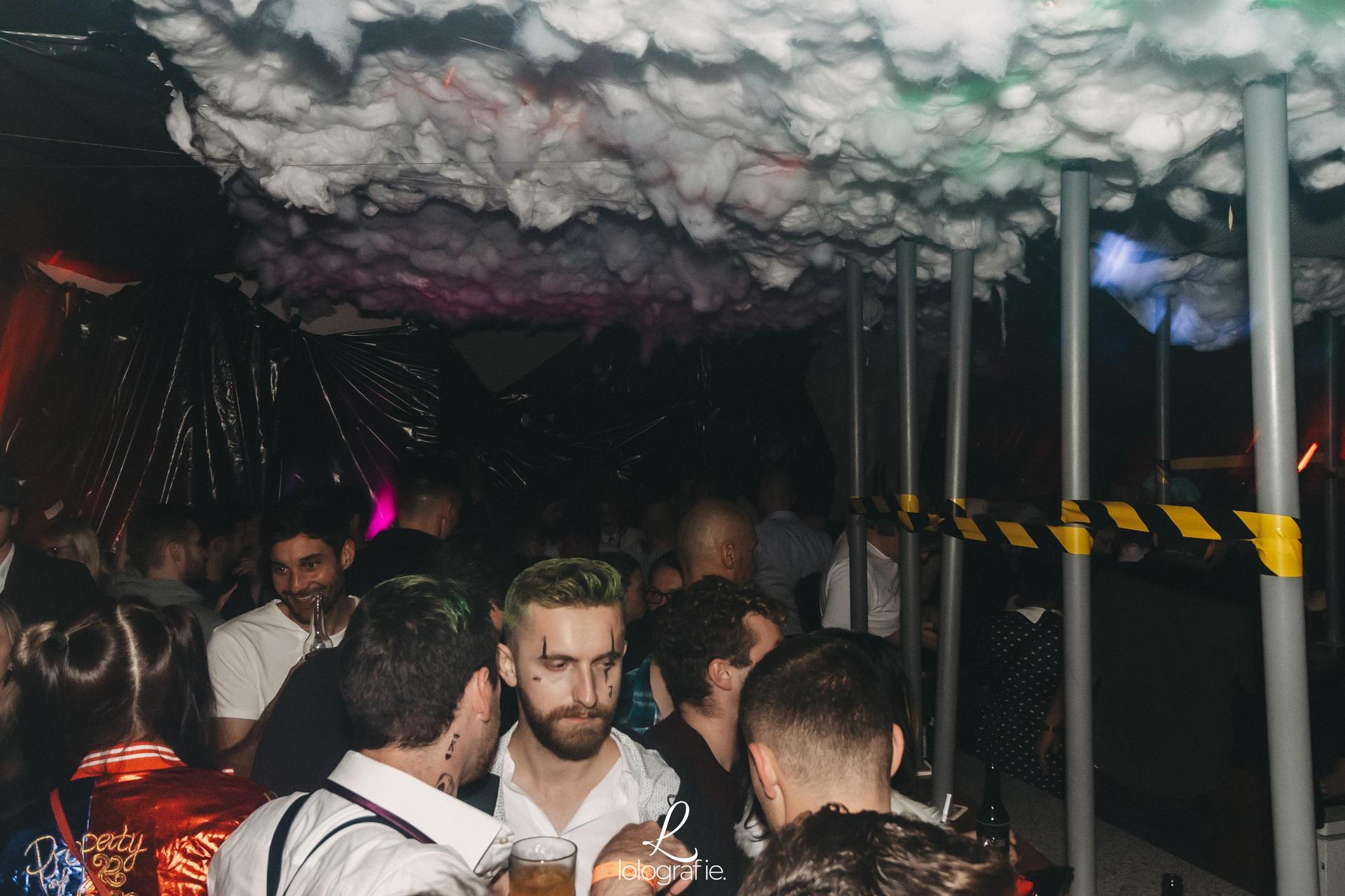 Das Colomba war in der Halloween-Nacht proppenvoll - und geile Verkleidungen gab es auch zu sehen. (Bild: Leonie Hartung)