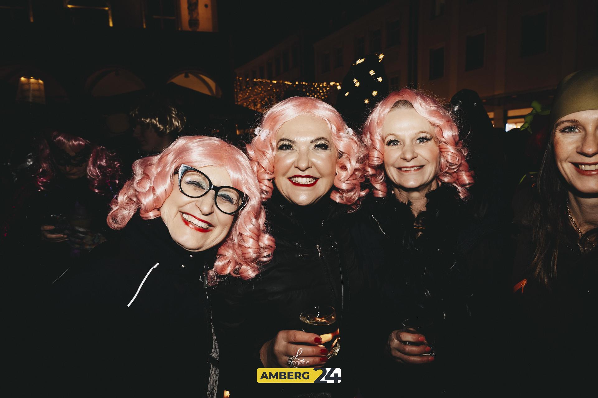 Amberger Hexennacht: Das war 2025 am Marktplatz los. Wir wünschen euch viel Spaß mit den Fotos.  (Bild: Leonie Hartung)
