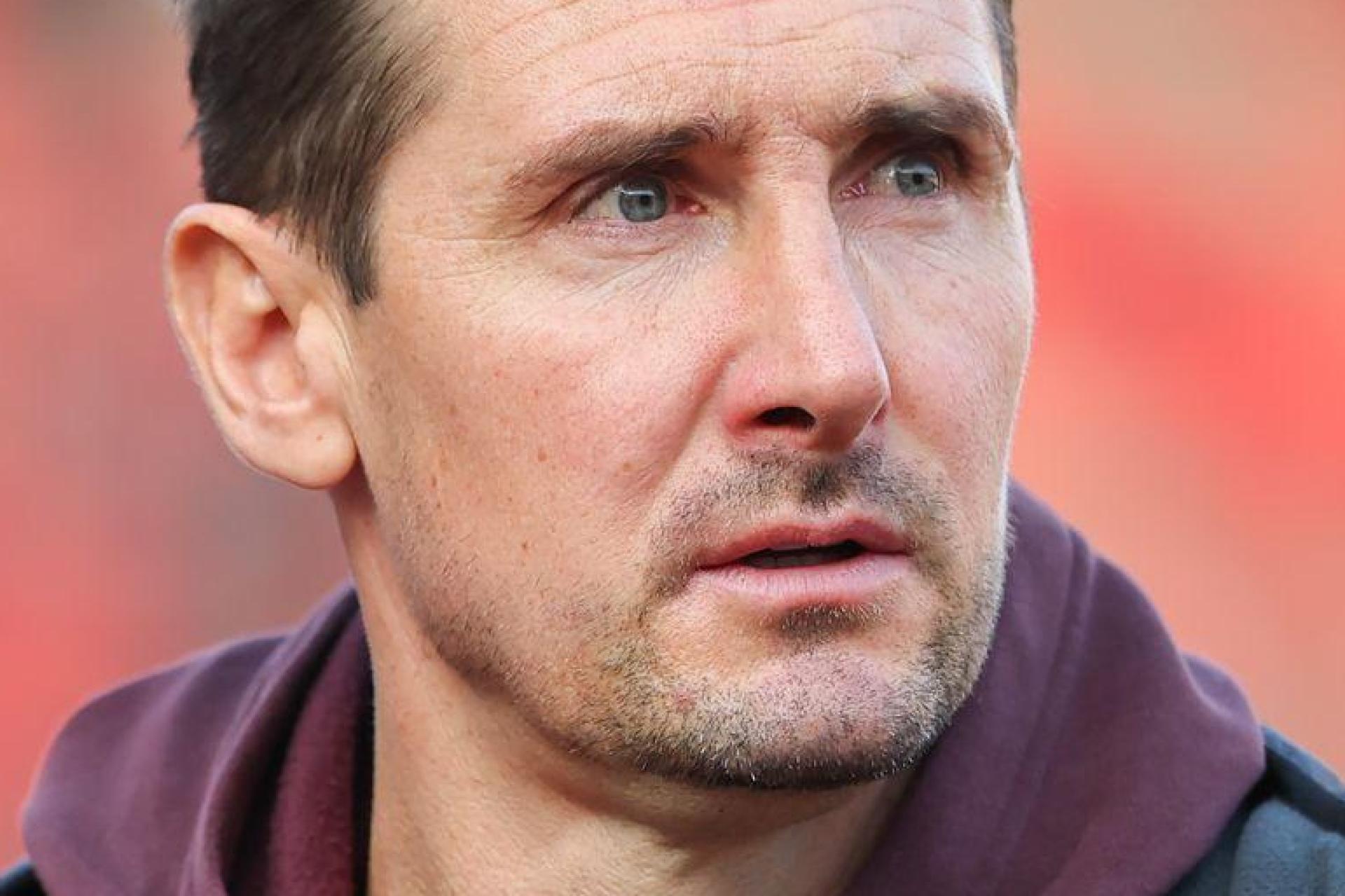 Steht mit seinem Team unter Druck: FCN-Trainer Klose. (Archivbild) (Bild: Daniel Karmann/dpa)