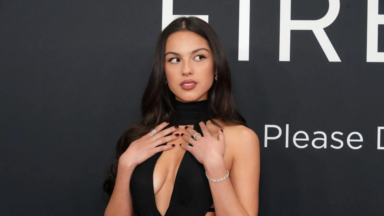 Olivia Rodrigo wünscht sich mehr Privatsphäre. (Archivbild) (Bild: Jordan Strauss/Invision/AP/dpa)