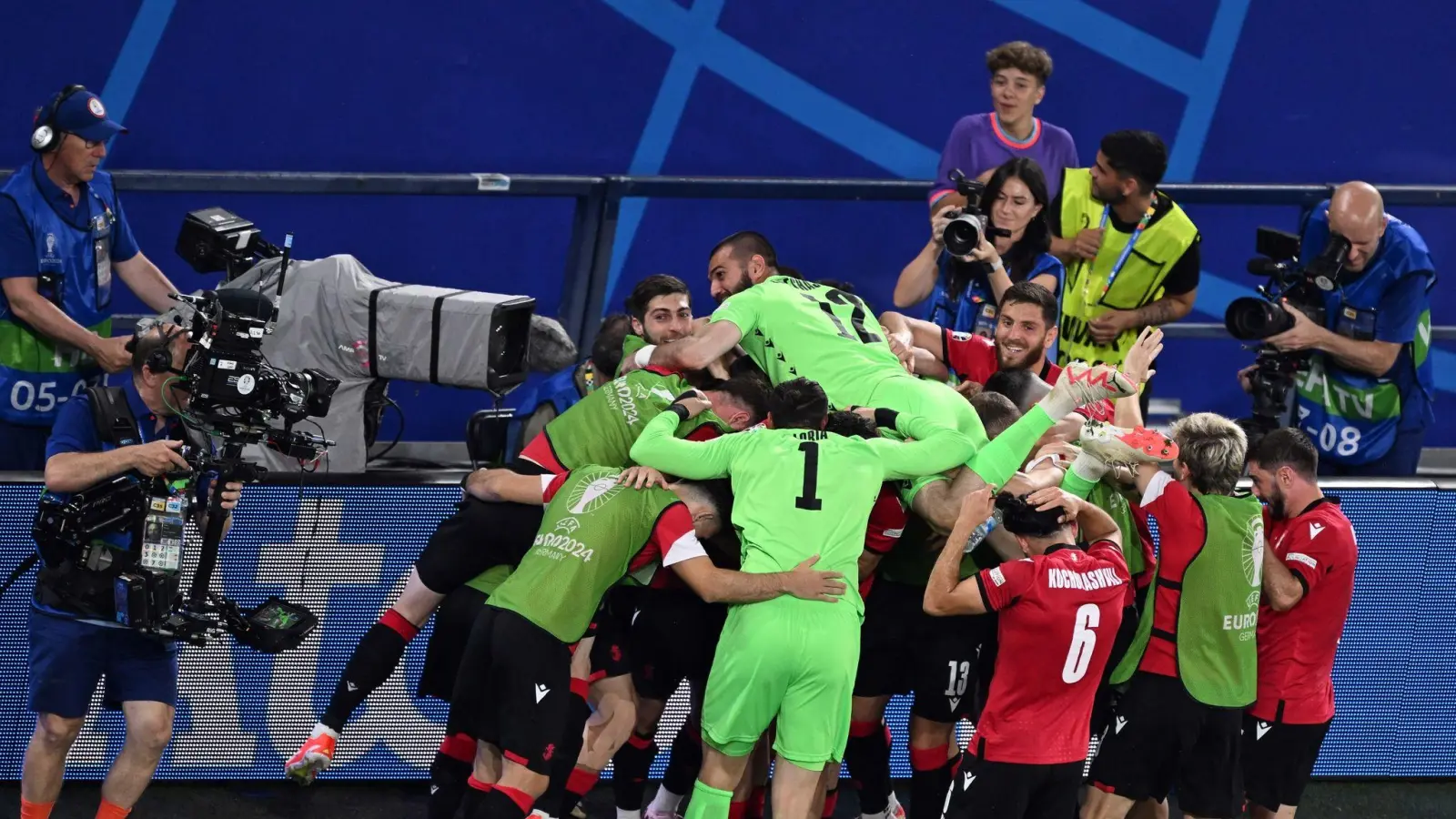 Die Georgier setzten sich gegen Portugal durch und erreichten das Achtelfinale. (Bild: Bernd Thissen/dpa)