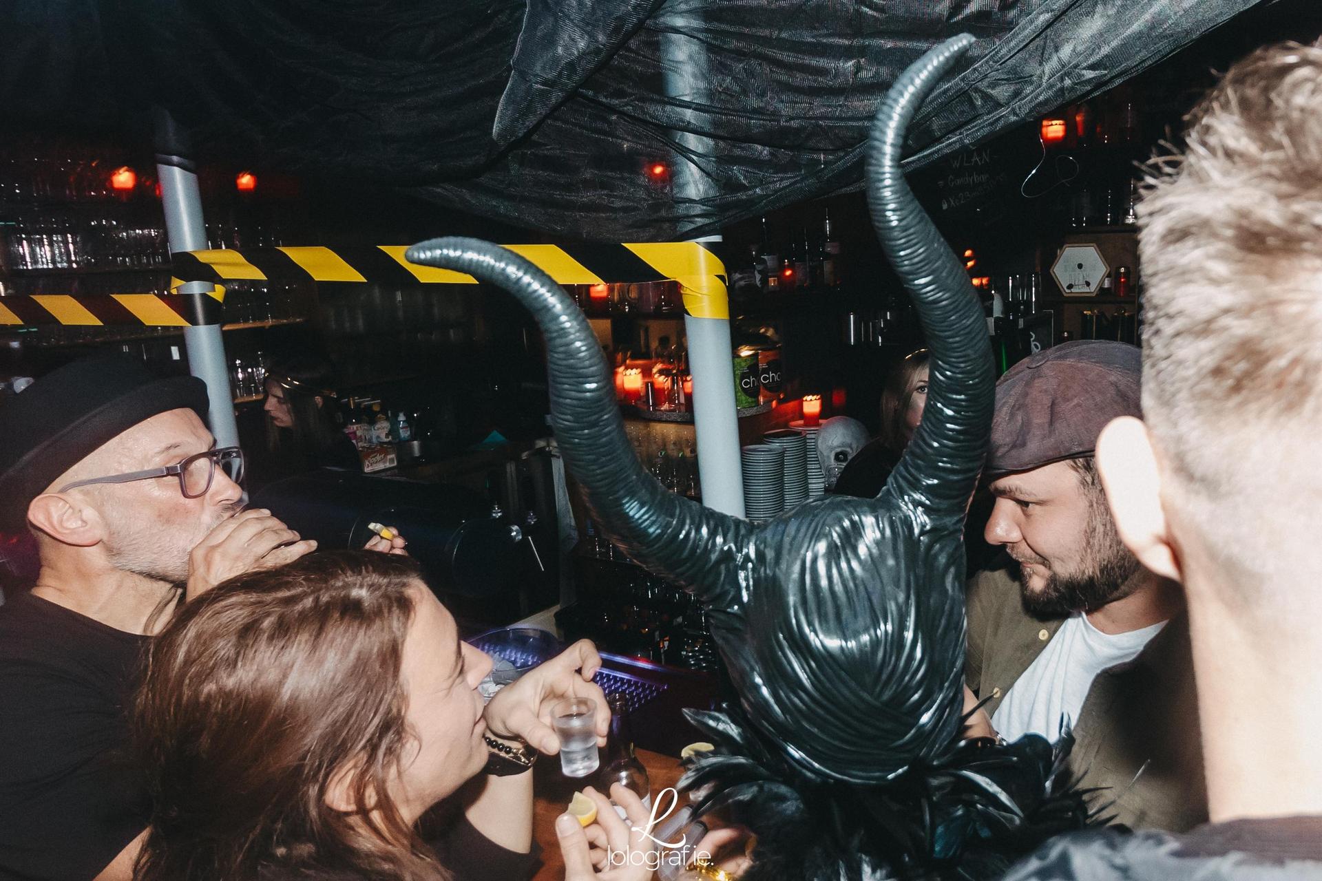 Das Colomba war in der Halloween-Nacht proppenvoll - und geile Verkleidungen gab es auch zu sehen. (Bild: Leonie Hartung)